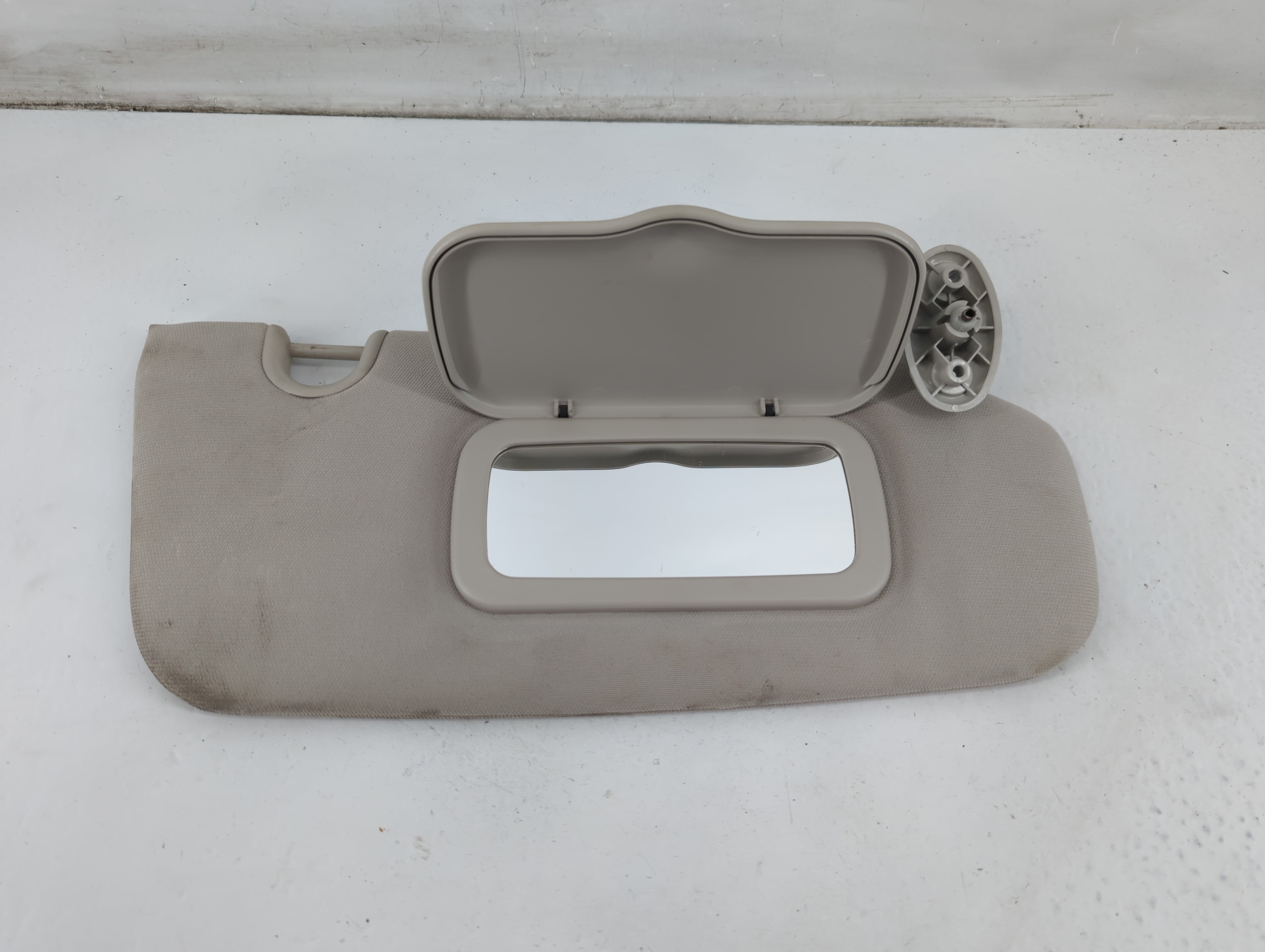 2010-2017 Jeep Patriot Sun Visor Shade Replacement Passenger Right Mirror Fits Fits 2010 2011 2012 2013 2014 2015 2016 2017 OEM Used Auto Parts - Oemusedautoparts1.com