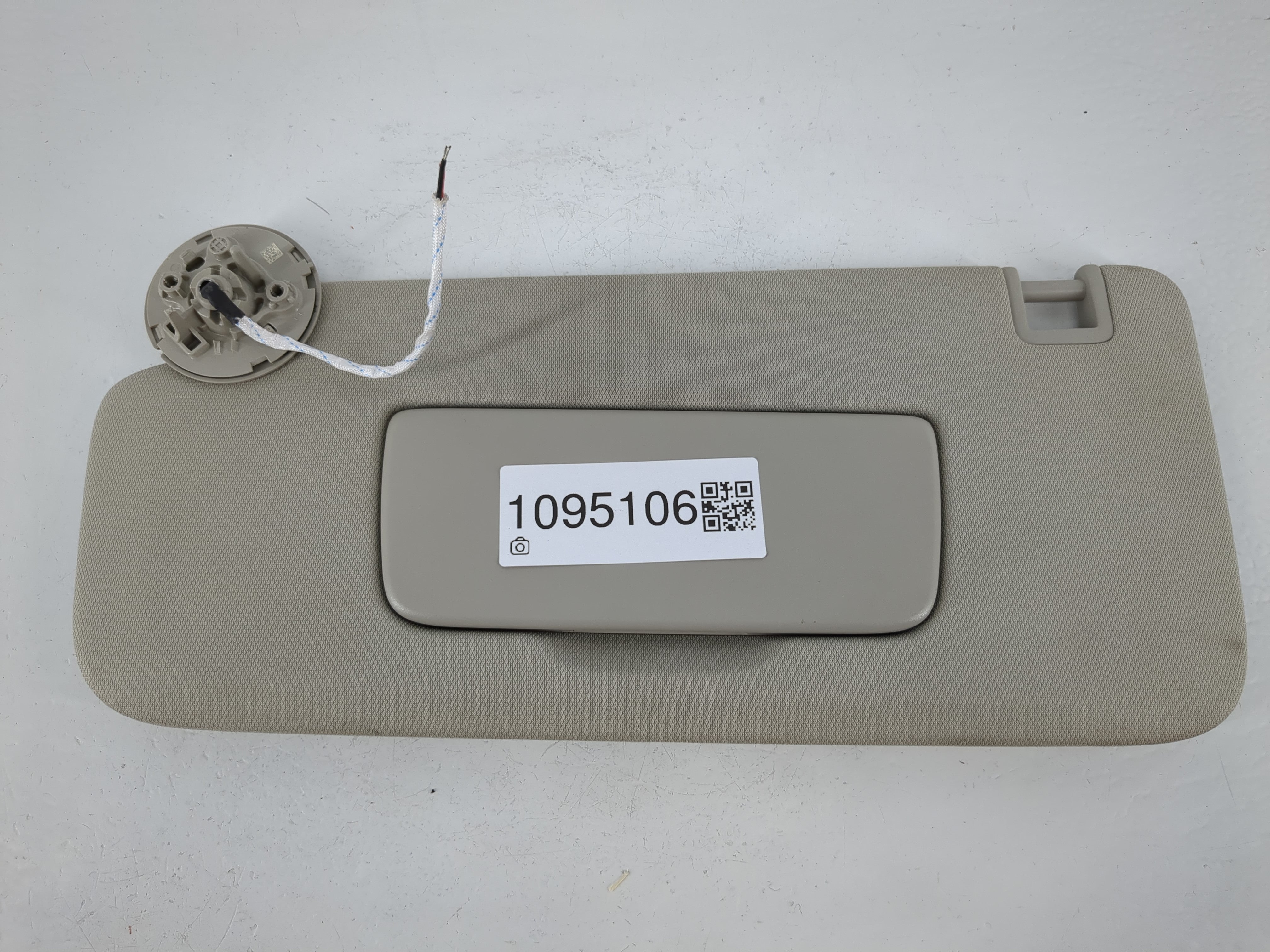 2024 Buick Encore Sun Visor Shade Replacement Driver Left Mirror Fits OEM Used Auto Parts - Oemusedautoparts1.com