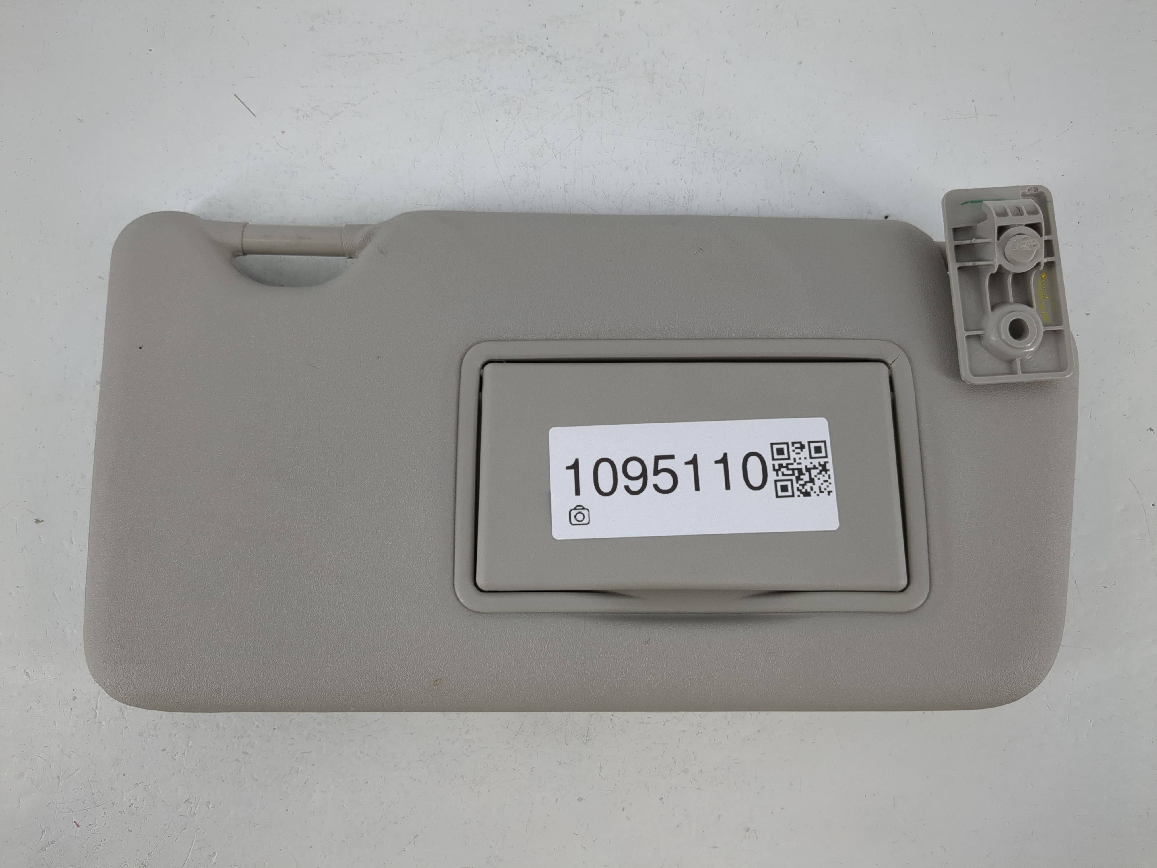 2016-2019 Nissan Versa Sun Visor Shade Replacement Passenger Right Mirror Fits Fits 2015 2016 2017 2018 2019 OEM Used Auto Parts - Oemusedautoparts1.com