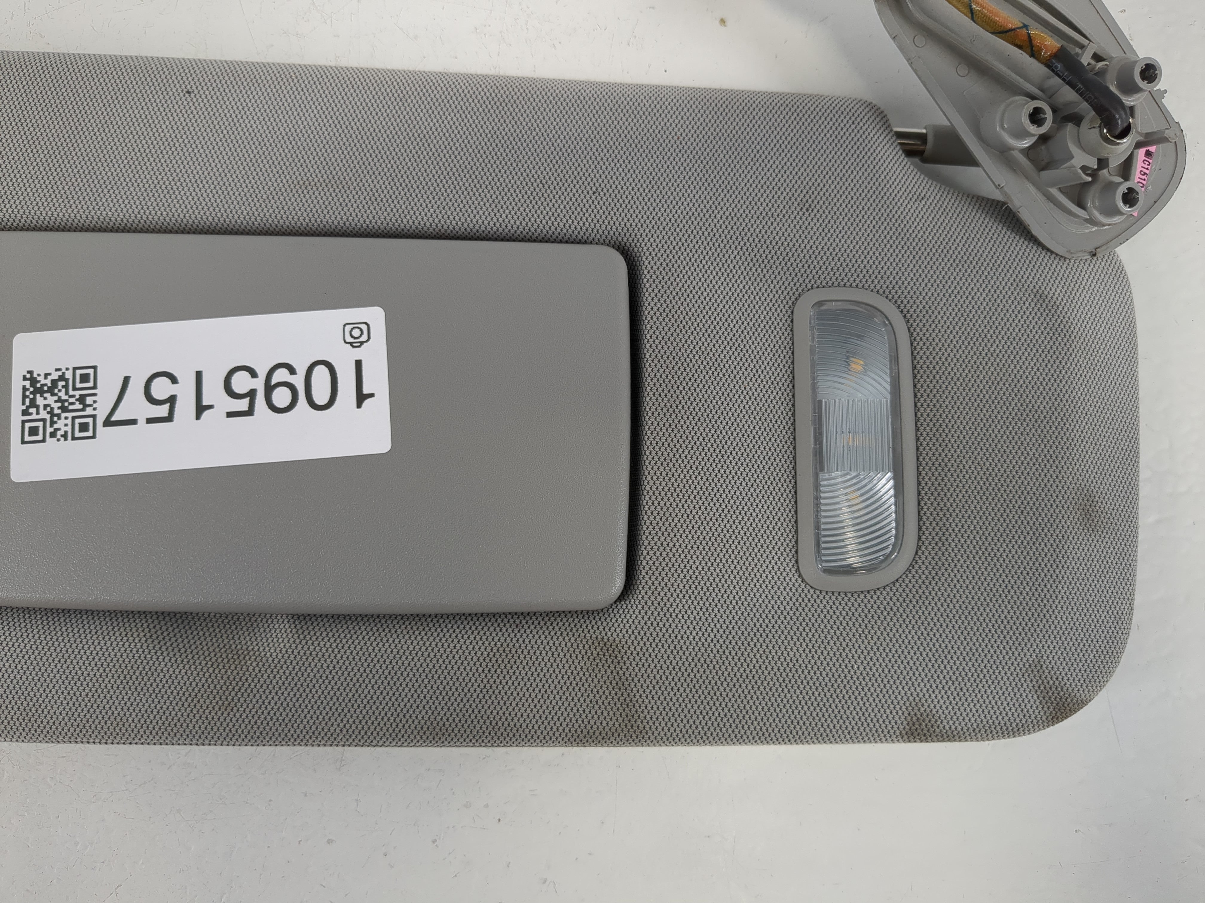 2014-2019 Chevrolet Silverado 1500 Sun Visor Shade Replacement Passenger Right Mirror Fits Fits 2014 2015 2016 2017 2018 2019 OEM Used Auto Parts - Oemusedautoparts1.com