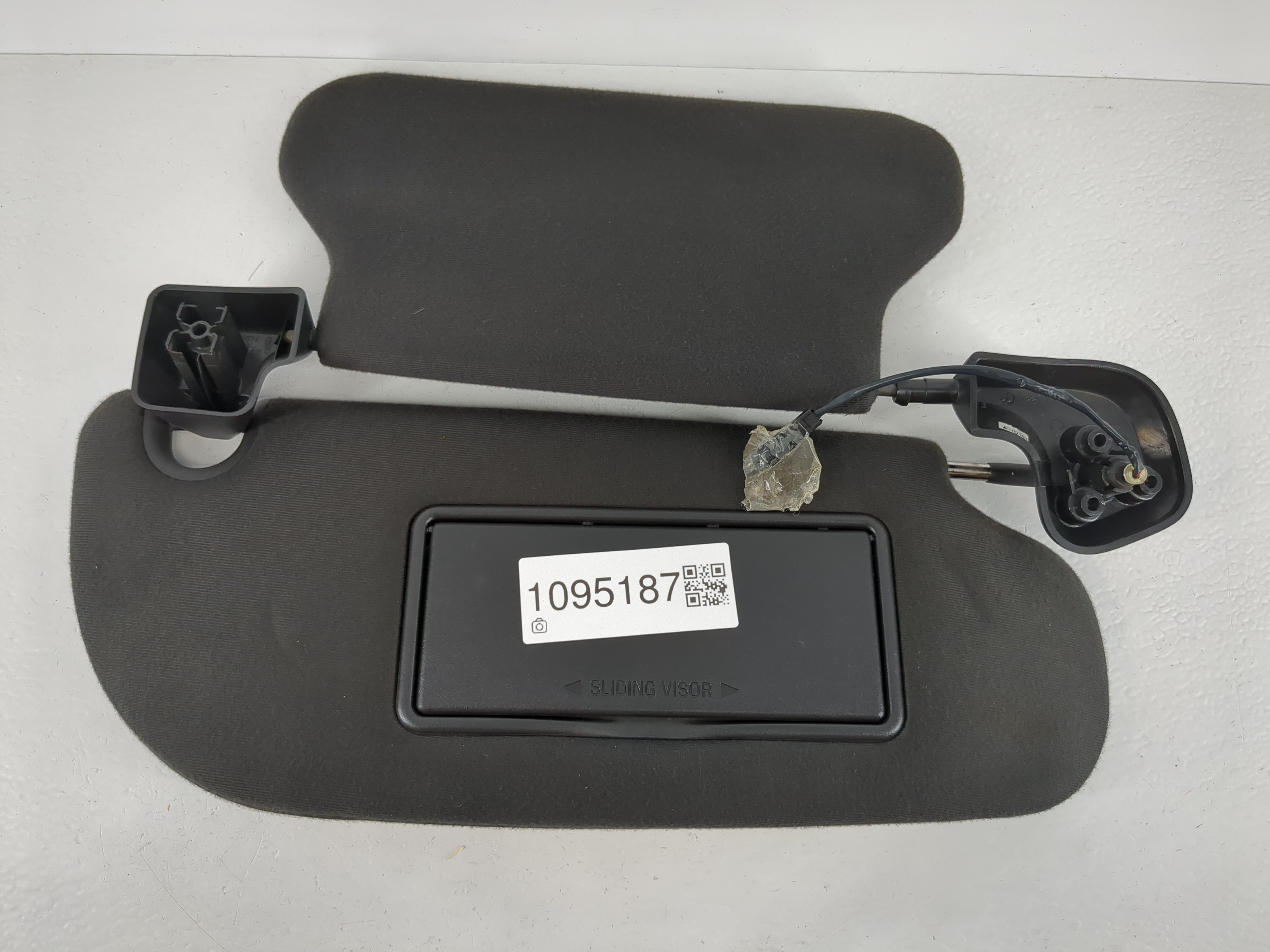 2010 Ford Expedition Sun Visor Shade Replacement Passenger Right Mirror Fits OEM Used Auto Parts - Oemusedautoparts1.com