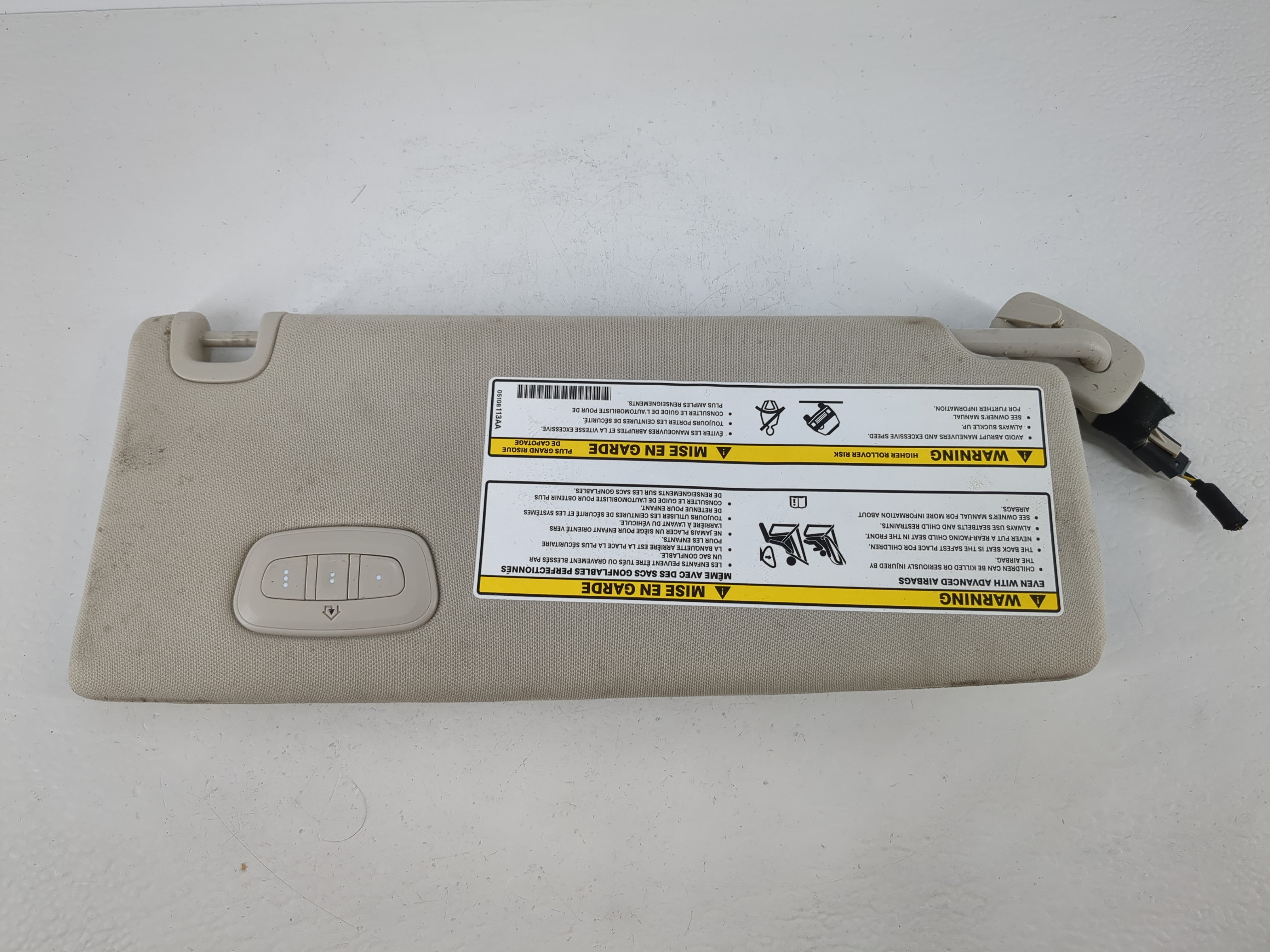 2014-2018 Jeep Cherokee Sun Visor Shade Replacement Driver Left Mirror Fits Fits 2014 2015 2016 2017 2018 OEM Used Auto Parts - Oemusedautoparts1.com