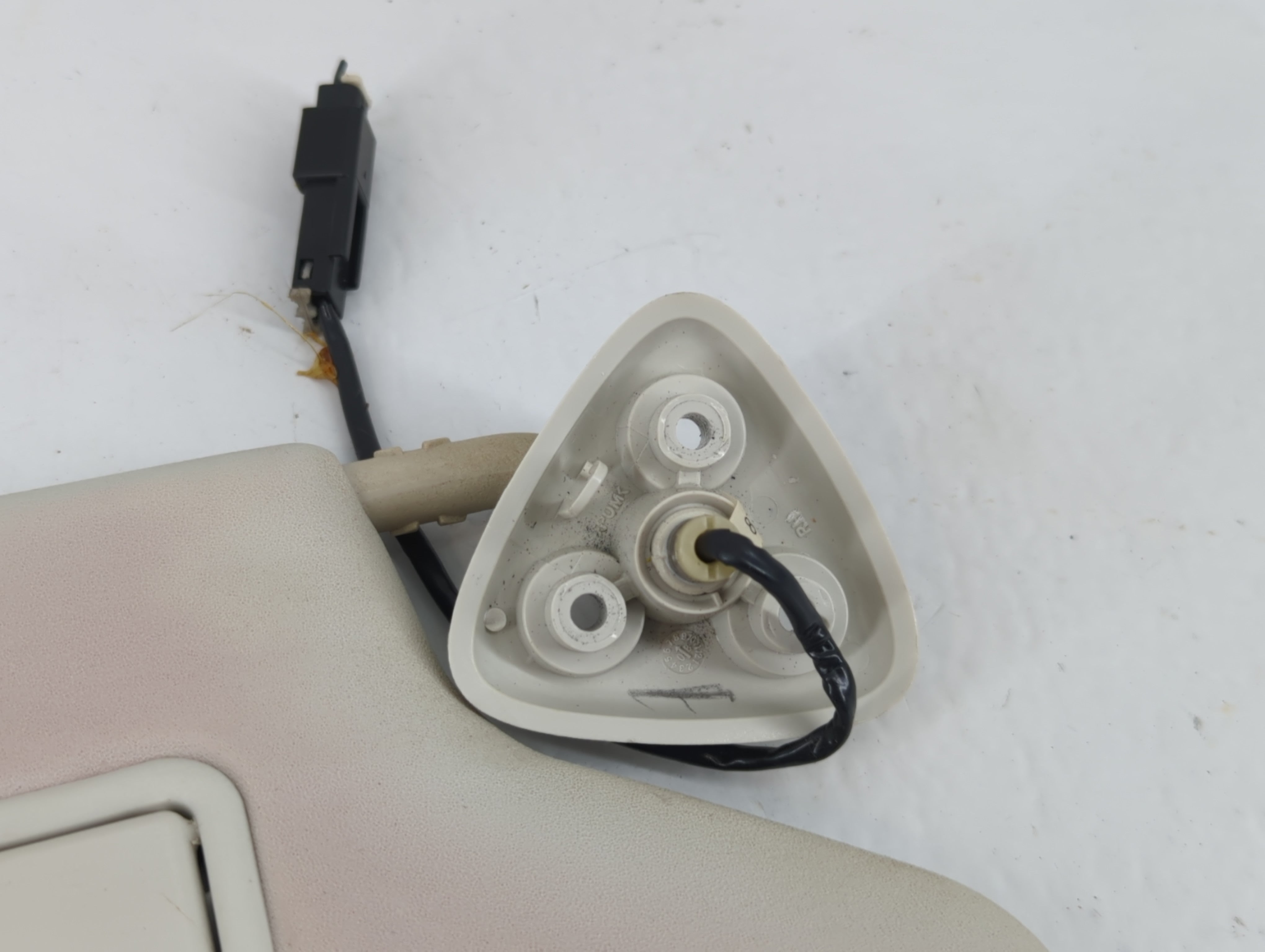 2009-2010 Dodge Journey Sun Visor Shade Replacement Passenger Right Mirror Fits Fits 2009 2010 OEM Used Auto Parts - Oemusedautoparts1.com
