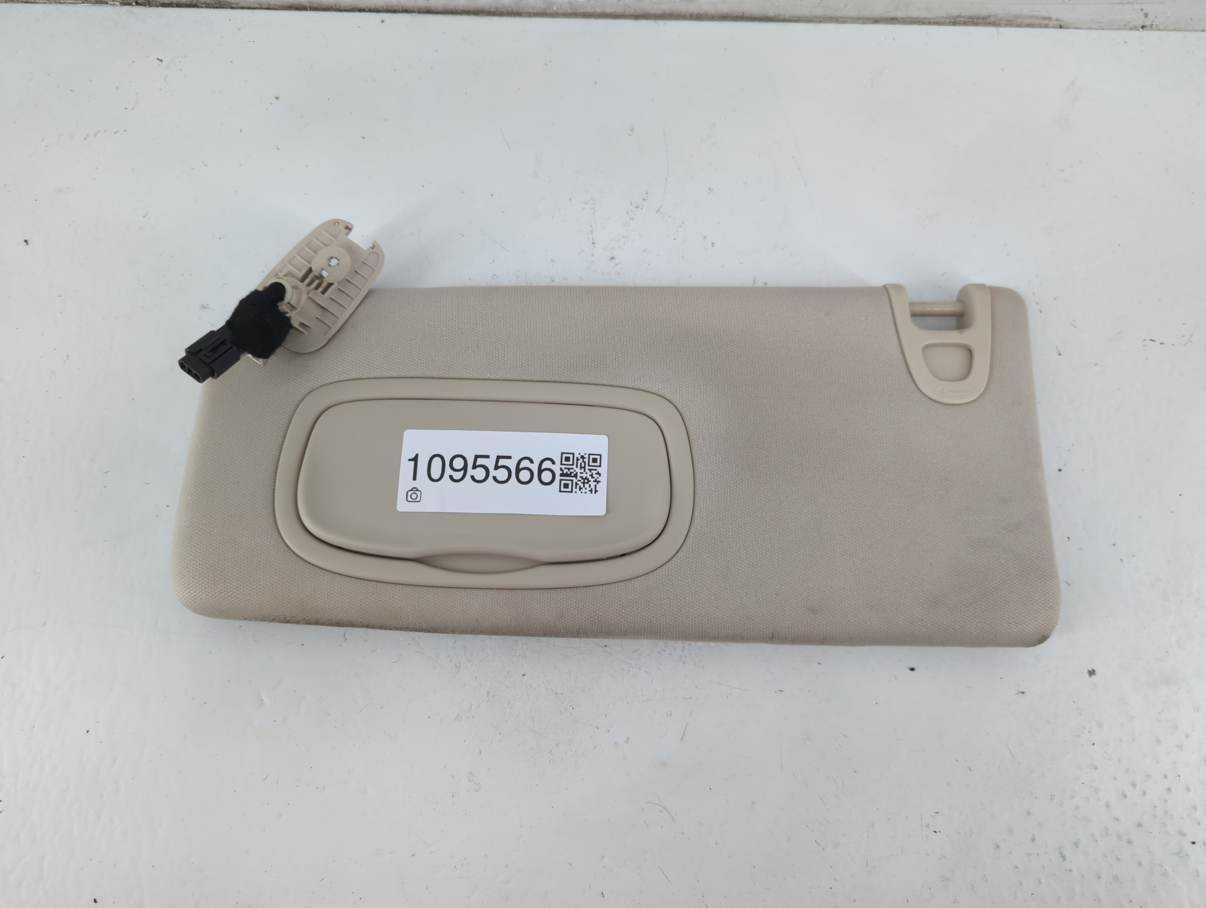 2015 Chrysler 200 Sun Visor Shade Replacement Driver Left Mirror Fits OEM Used Auto Parts - Oemusedautoparts1.com
