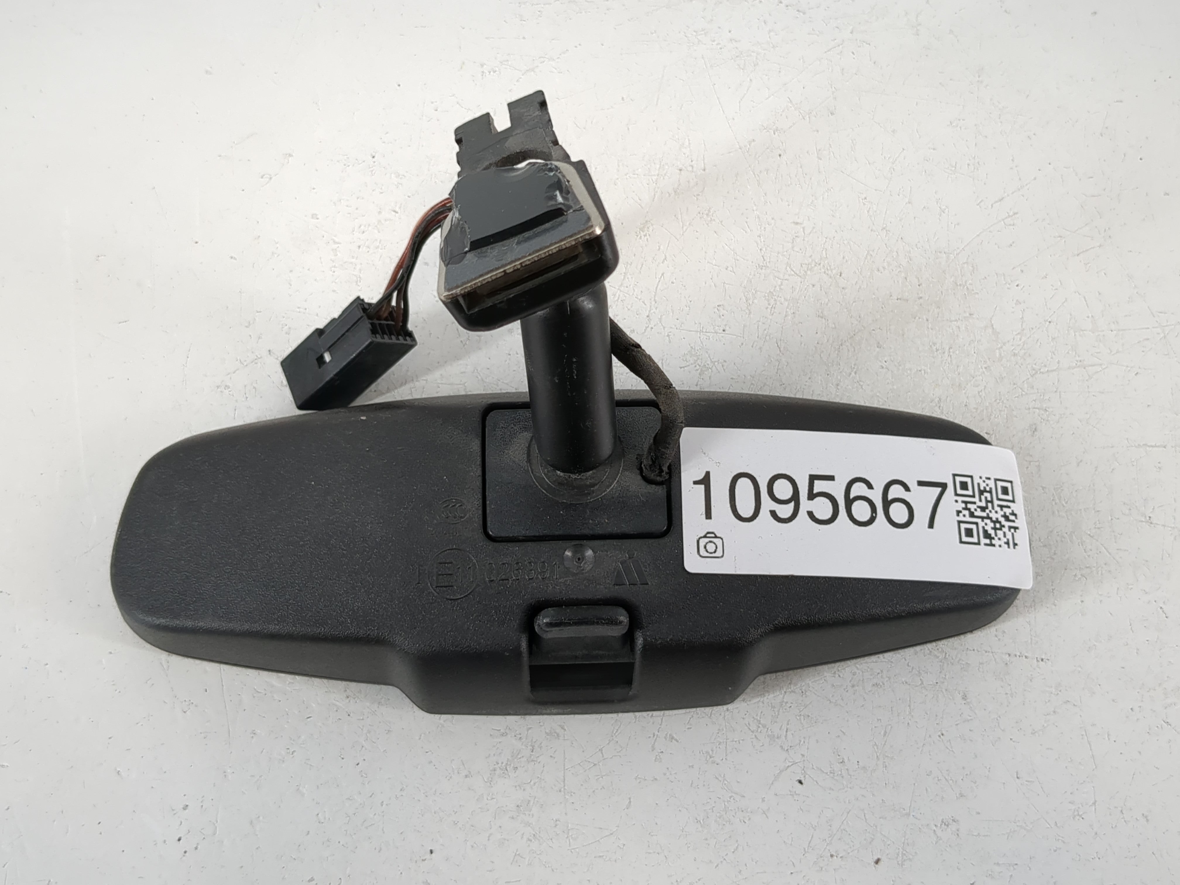 2013-2019 Chevrolet Sonic Interior Rear View Mirror Replacement OEM P/N:E11026391 Fits OEM Used Auto Parts - Oemusedautoparts1.com
