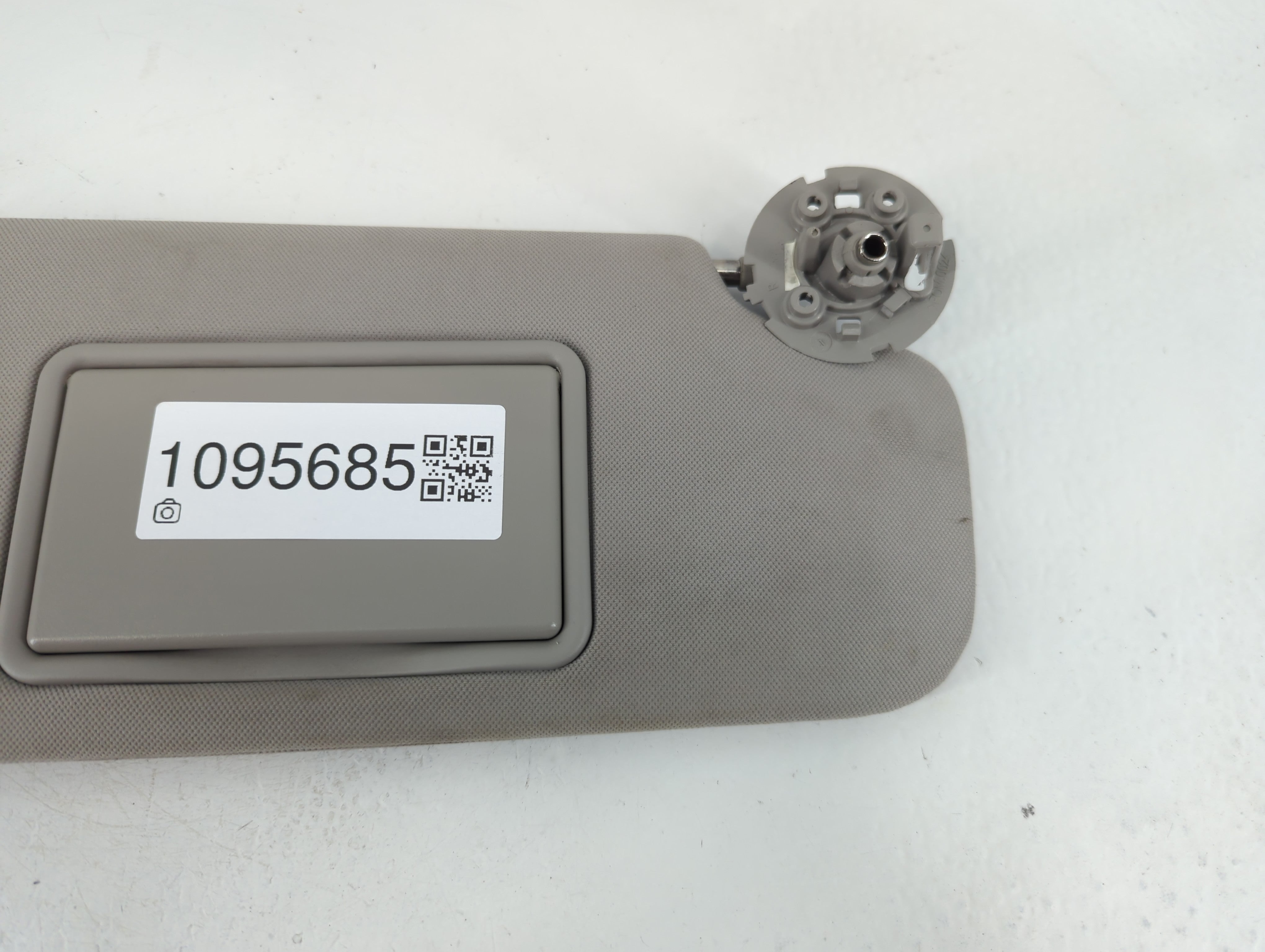 2004-2012 Chevrolet Malibu Sun Visor Shade Replacement Passenger Right Mirror Fits Fits 2004 2005 2008 2009 2010 2011 2012 OEM Used Auto Parts - Oemusedautoparts1.com