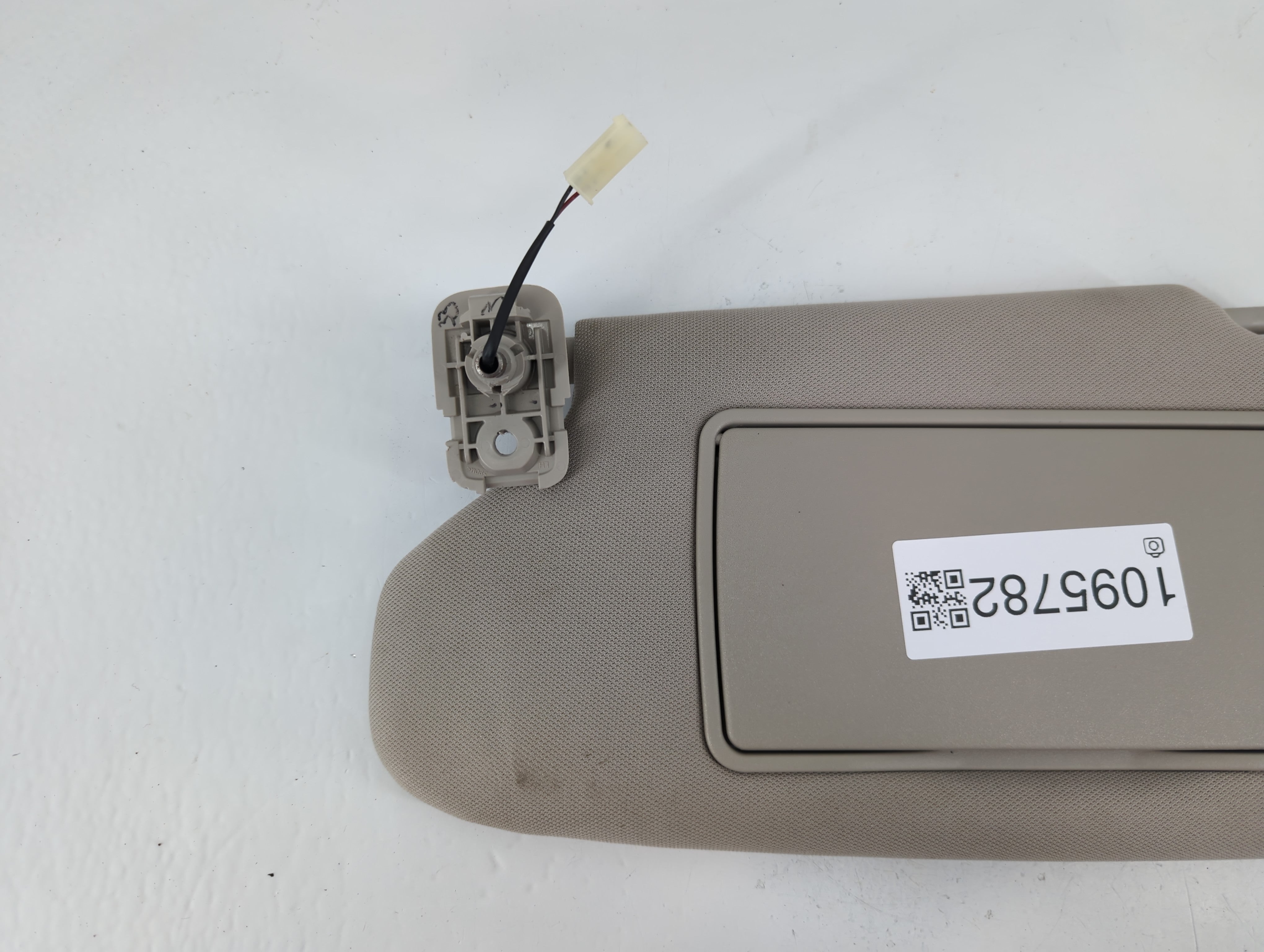 2010-2013 Nissan Altima Sun Visor Shade Replacement Driver Left Mirror Fits Fits 2010 2011 2012 2013 OEM Used Auto Parts - Oemusedautoparts1.com