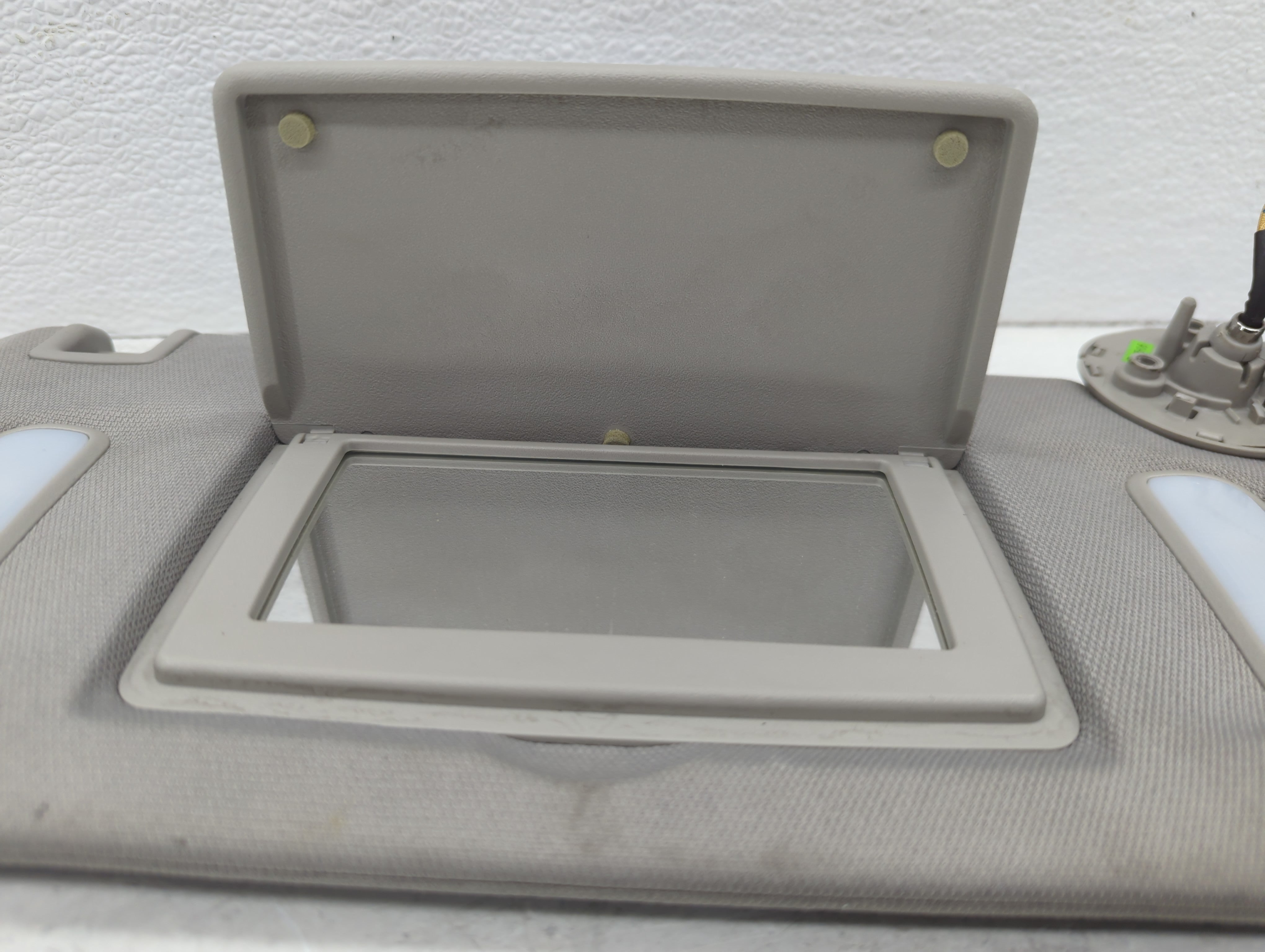 2010-2017 Chevrolet Equinox Sun Visor Shade Replacement Passenger Right Mirror Fits Fits 2010 2011 2012 2013 2014 2015 2016 2017 OEM Used Auto Parts - Oemusedautoparts1.com