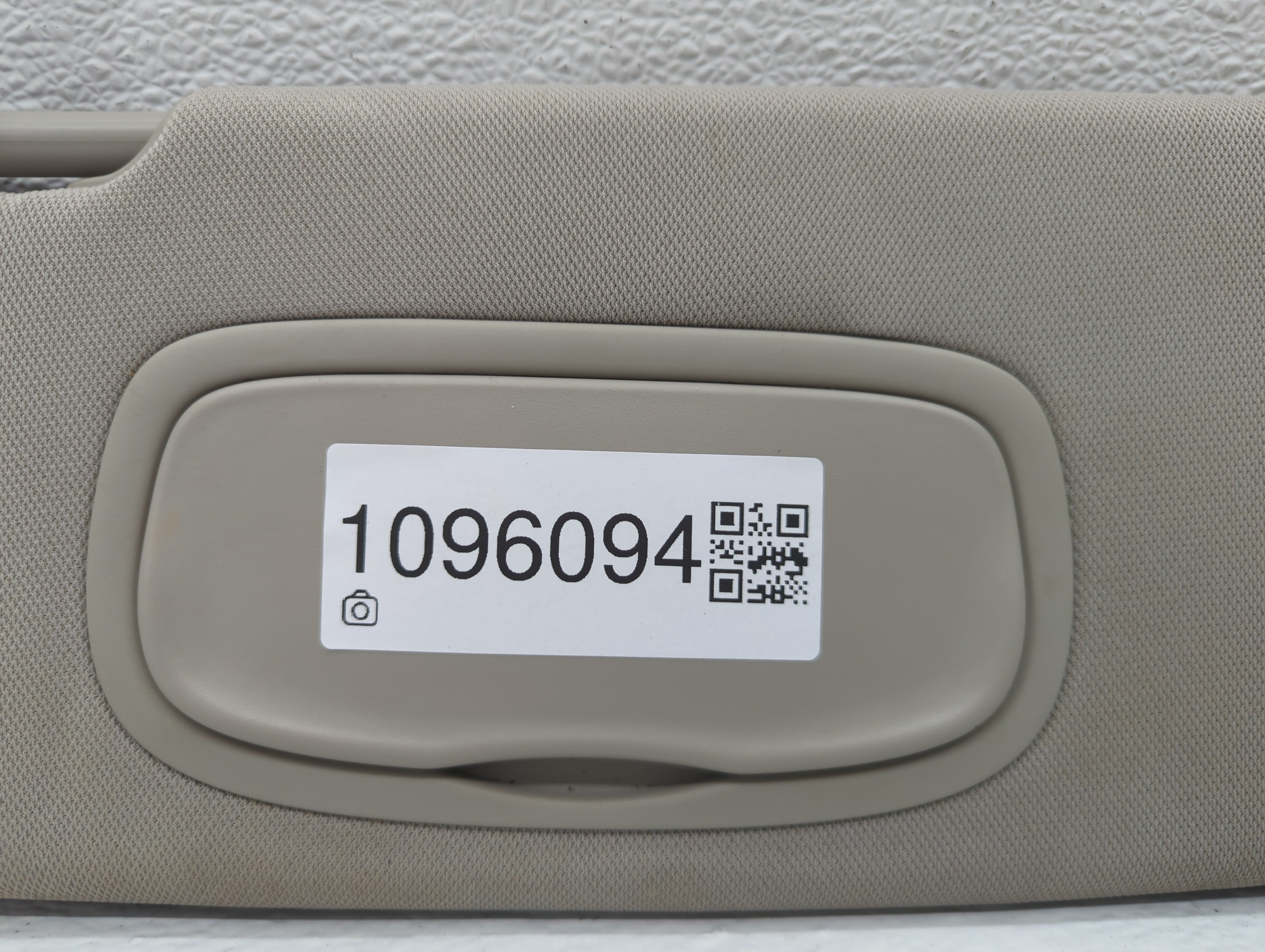 2017-2020 Chrysler Pacifica Sun Visor Shade Replacement Driver Left Mirror Fits Fits 2017 2018 2019 2020 OEM Used Auto Parts - Oemusedautoparts1.com