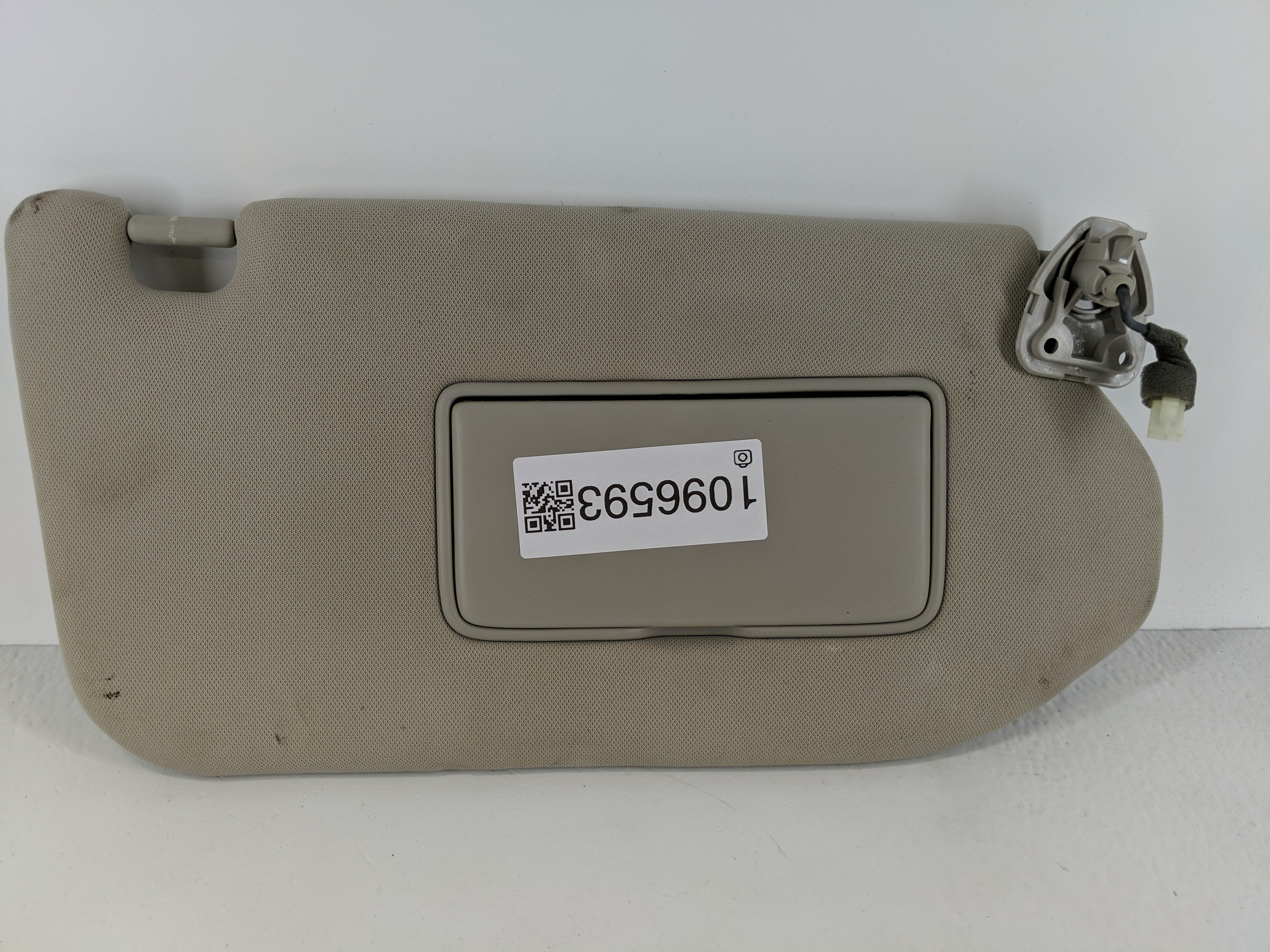 2022 Mitsubishi Outlander Sport Sun Visor Shade Replacement Passenger Right Mirror Fits OEM Used Auto Parts - Oemusedautoparts1.com