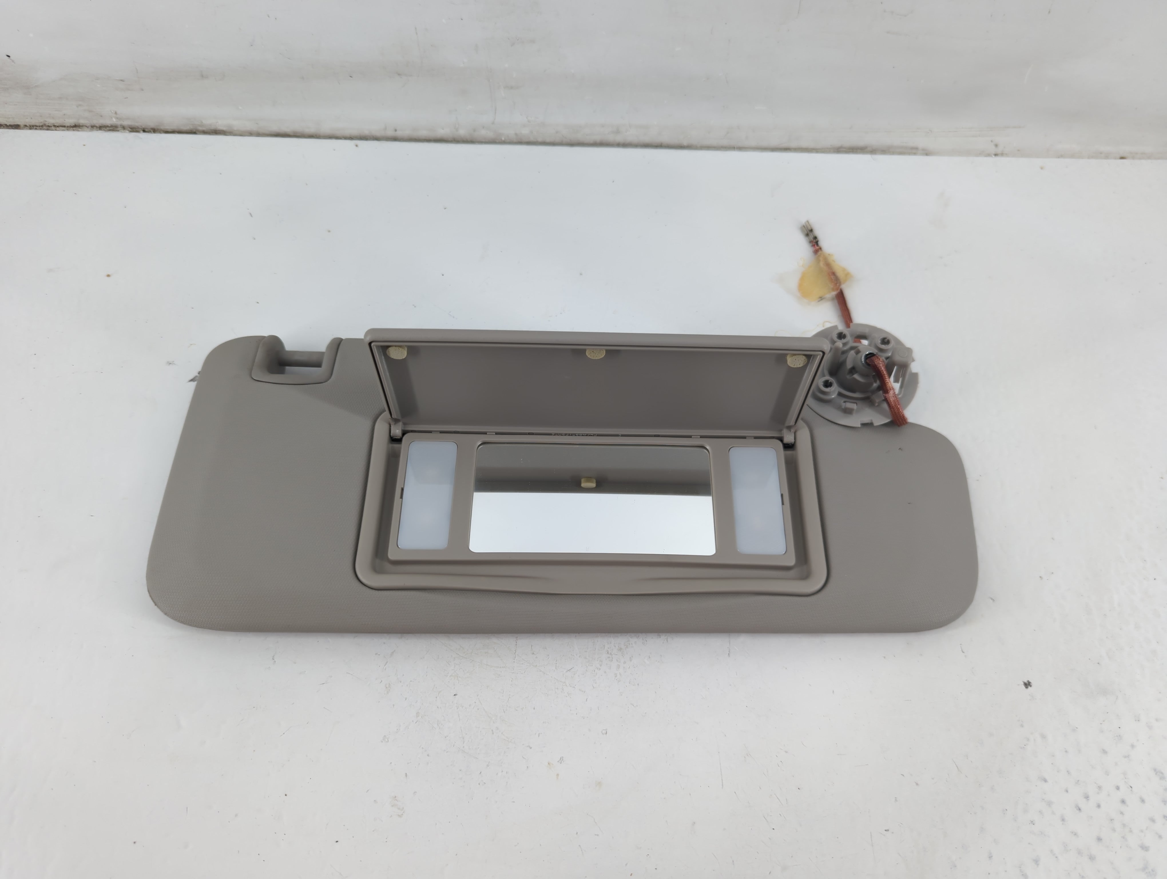 2011-2016 Chevrolet Cruze Sun Visor Shade Replacement Driver Left Mirror Fits Fits 2011 2012 2013 2014 2015 2016 OEM Used Auto Parts - Oemusedautoparts1.com