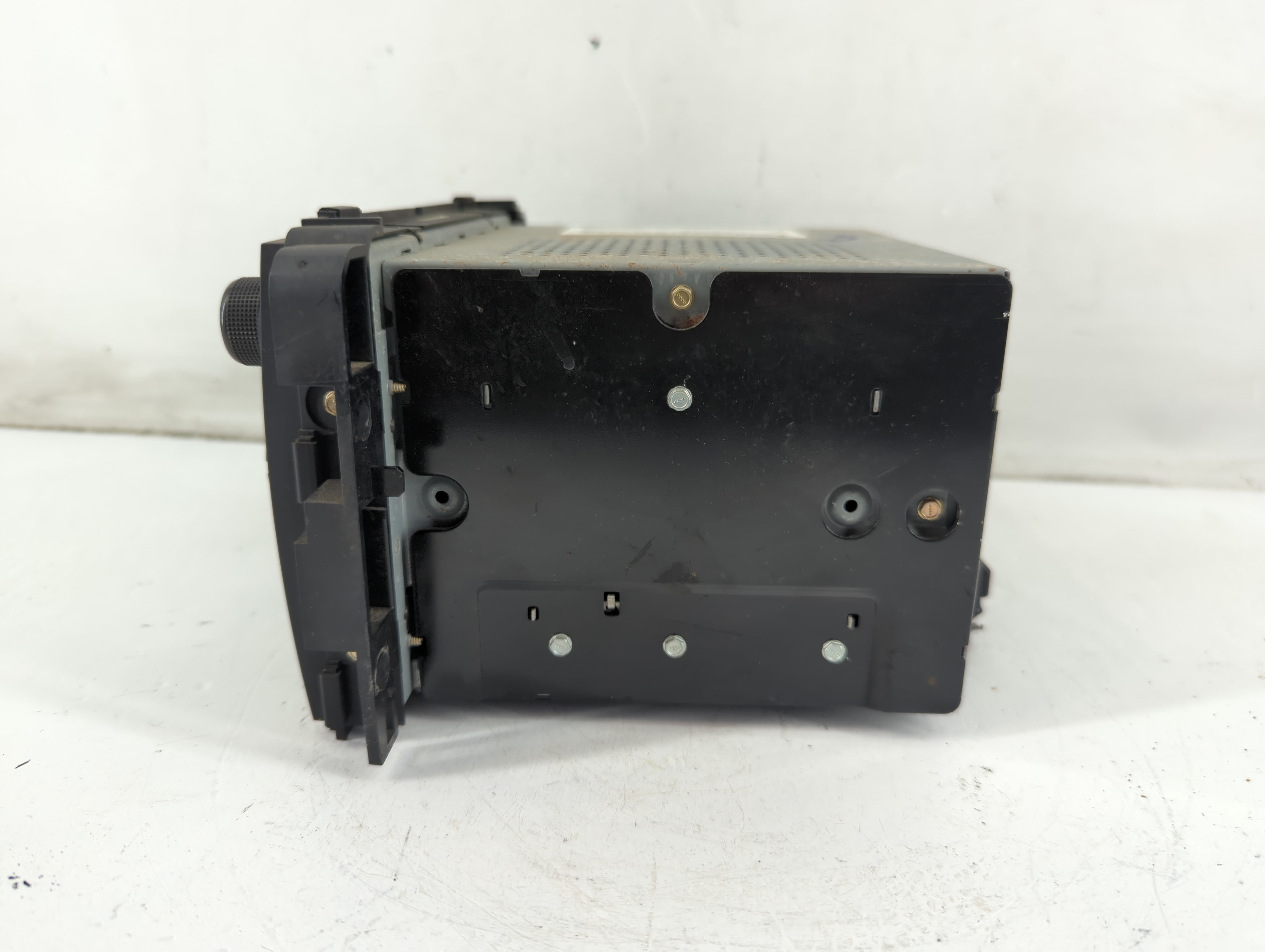 2009-2011 Gmc Acadia Radio AM FM Cd Player Receiver Replacement P/N:25974805 Fits Fits 2009 2010 2011 OEM Used Auto Parts - Oemusedautoparts1.com