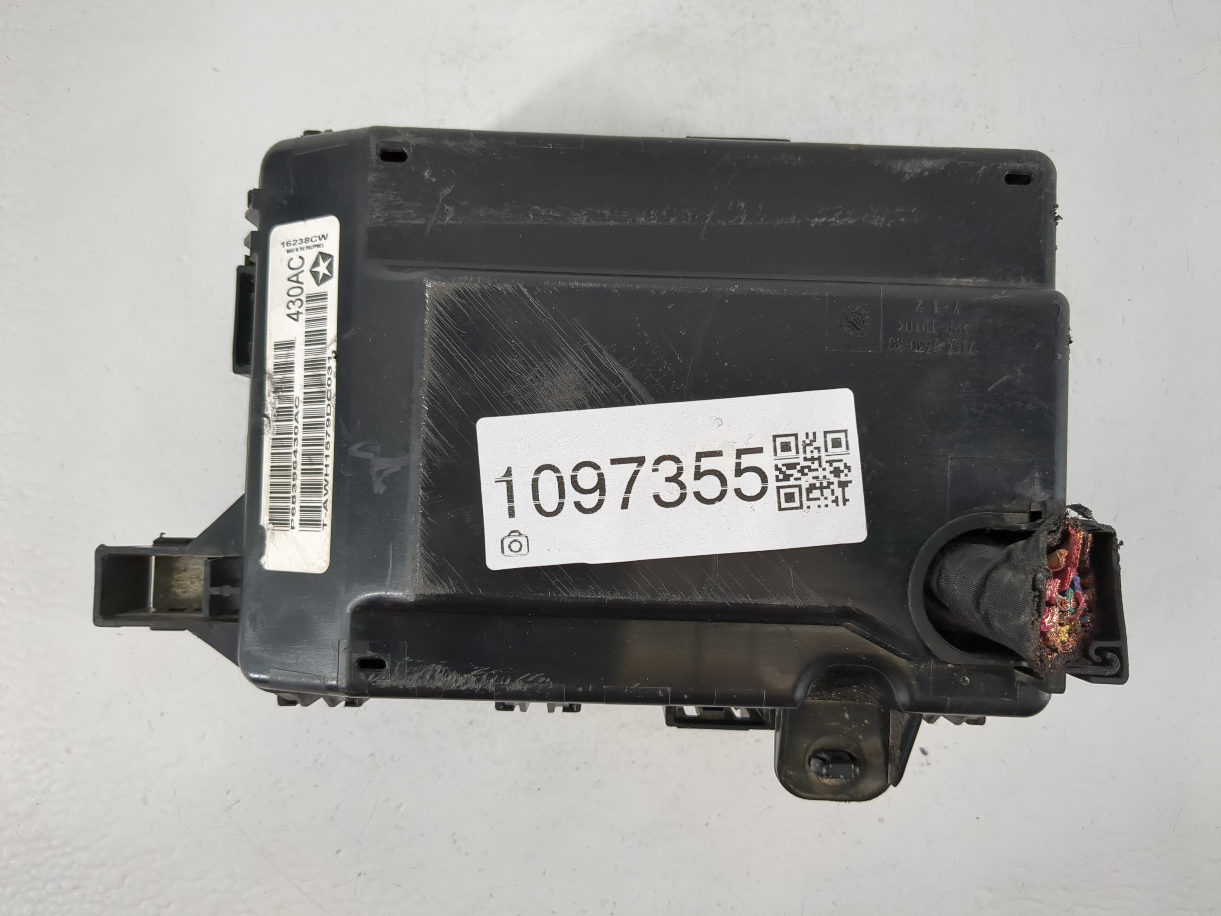 2019-2020 Dodge Charger Fusebox Fuse Box Panel Relay Module P/N:P68396430AC Fits Fits 2019 2020 OEM Used Auto Parts - Oemusedautoparts1.com