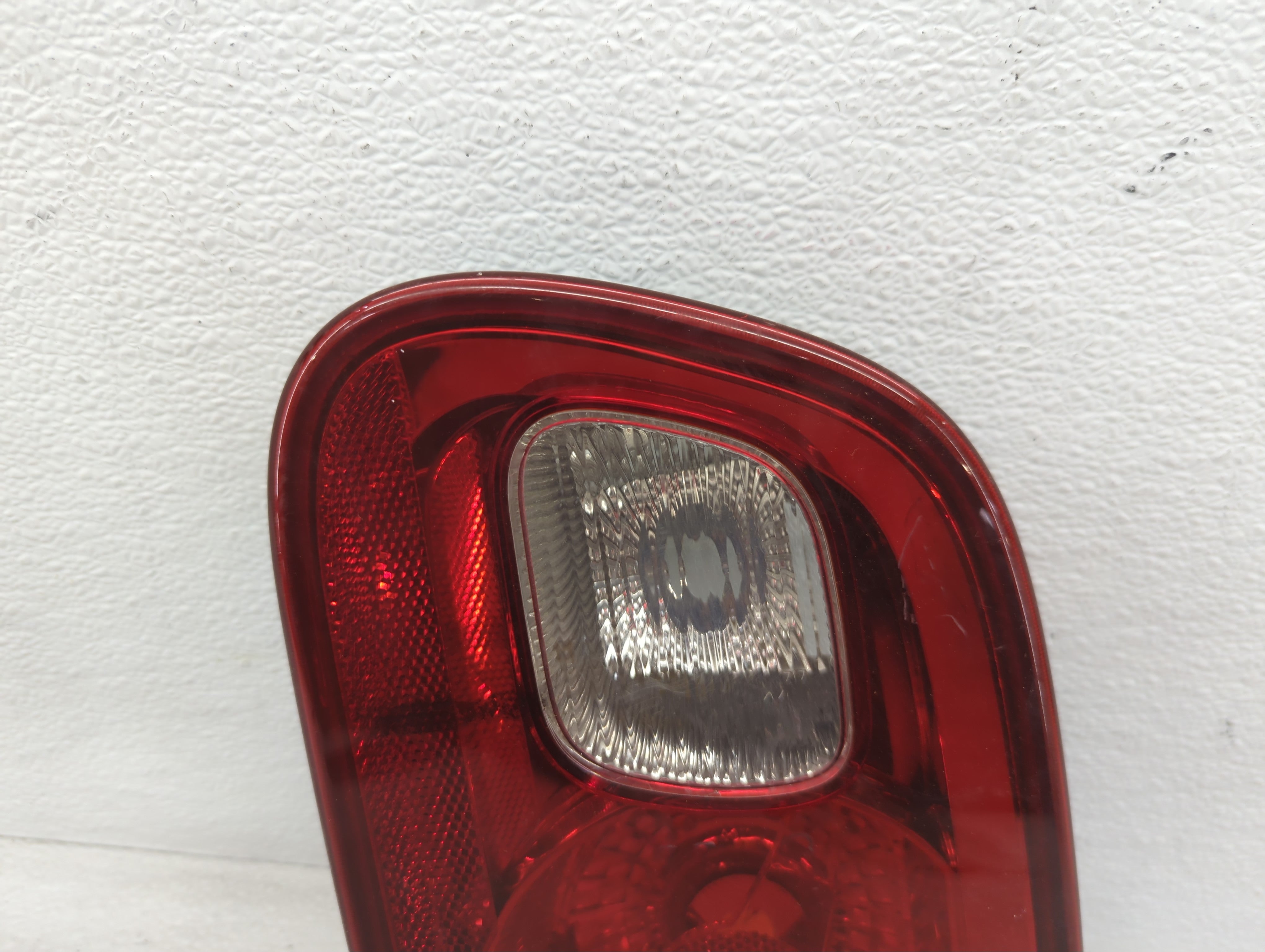 2006-2011 Buick Lucerne Tail Light Assembly Passenger Right OEM P/N:25754856 Fits Fits 2006 2007 2008 2009 2010 2011 OEM Used Auto Parts - Oemusedautoparts1.com