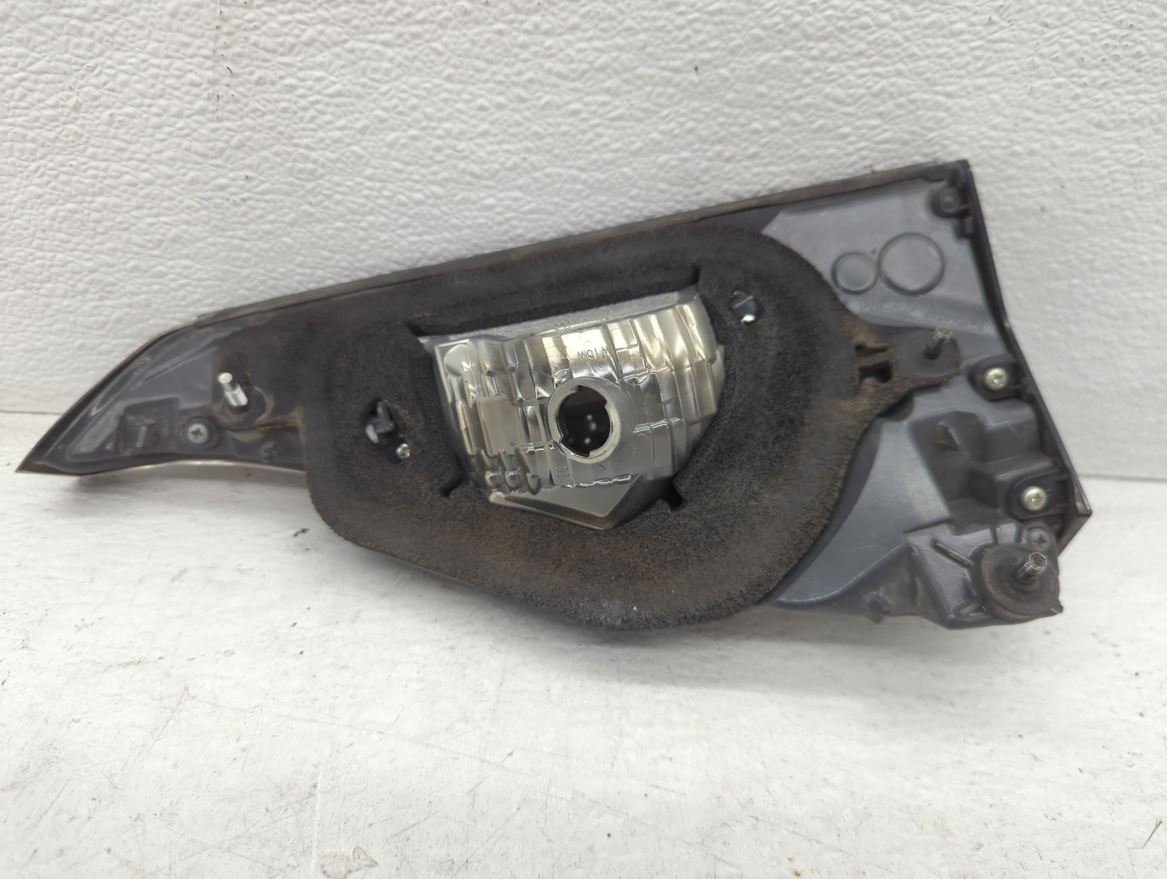 2011-2017 Lexus Ct200h Tail Light Assembly Driver Left OEM P/N:E1313037 Fits Fits 2011 2012 2013 2014 2015 2016 2017 OEM Used Auto Parts - Oemusedautoparts1.com