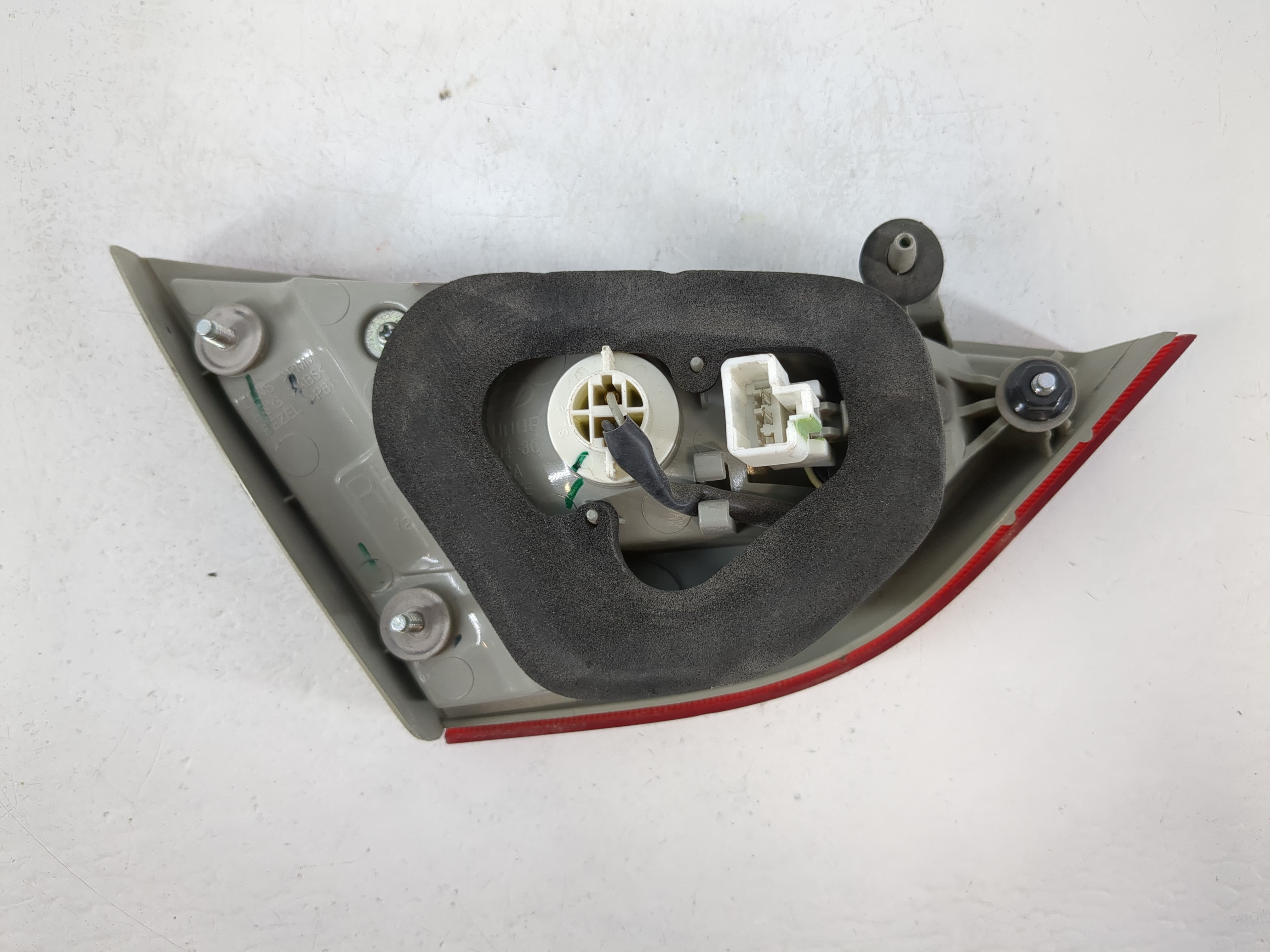 2011-2014 Hyundai Sonata Tail Light Assembly Passenger Right OEM P/N:92404-3Q Fits Fits 2011 2012 2013 2014 OEM Used Auto Parts - Oemusedautoparts1.com