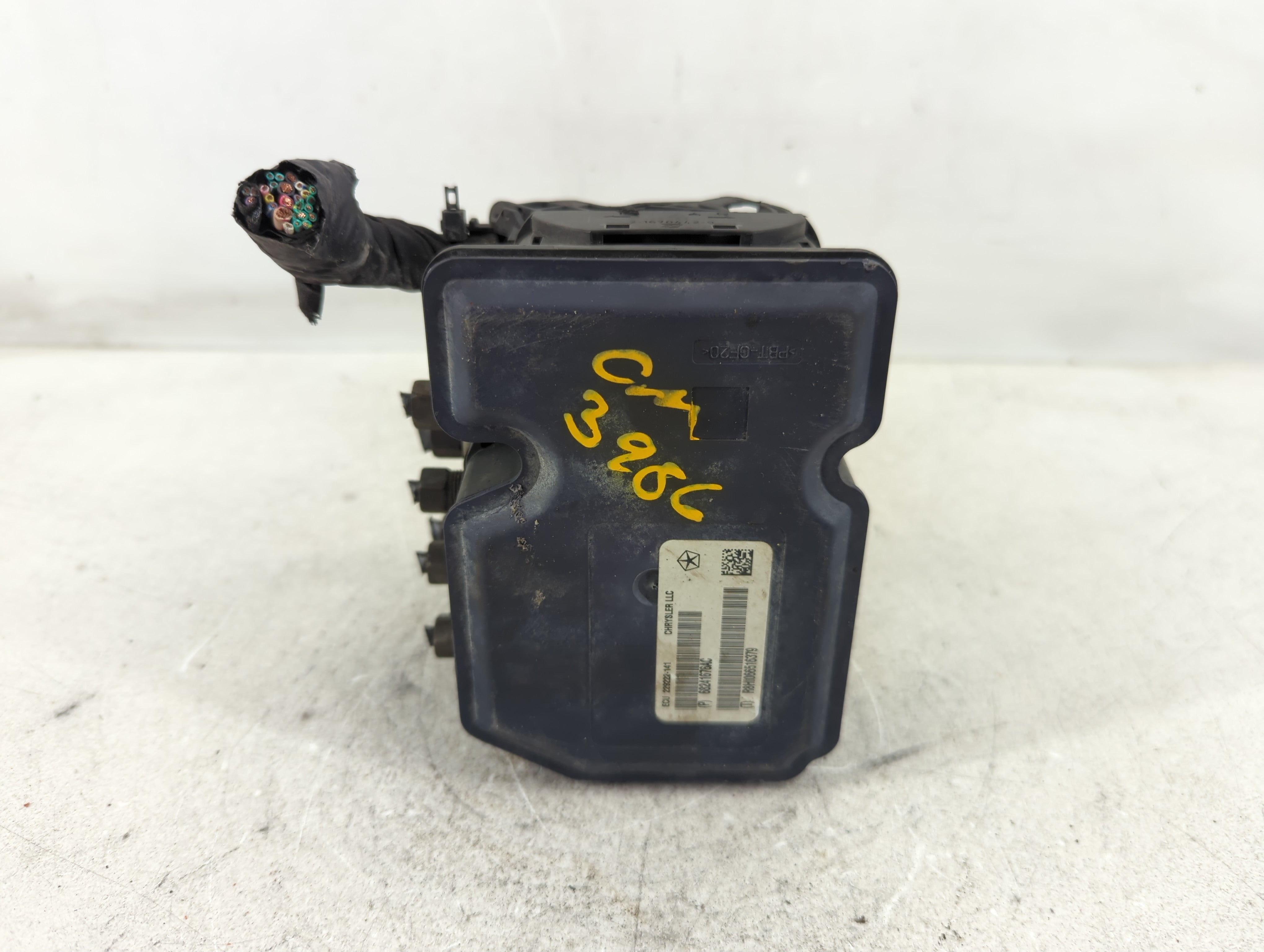 2015 Jeep Grand Cherokee ABS Pump Control Module Replacement P/N:68241676AC Fits OEM Used Auto Parts - Oemusedautoparts1.com