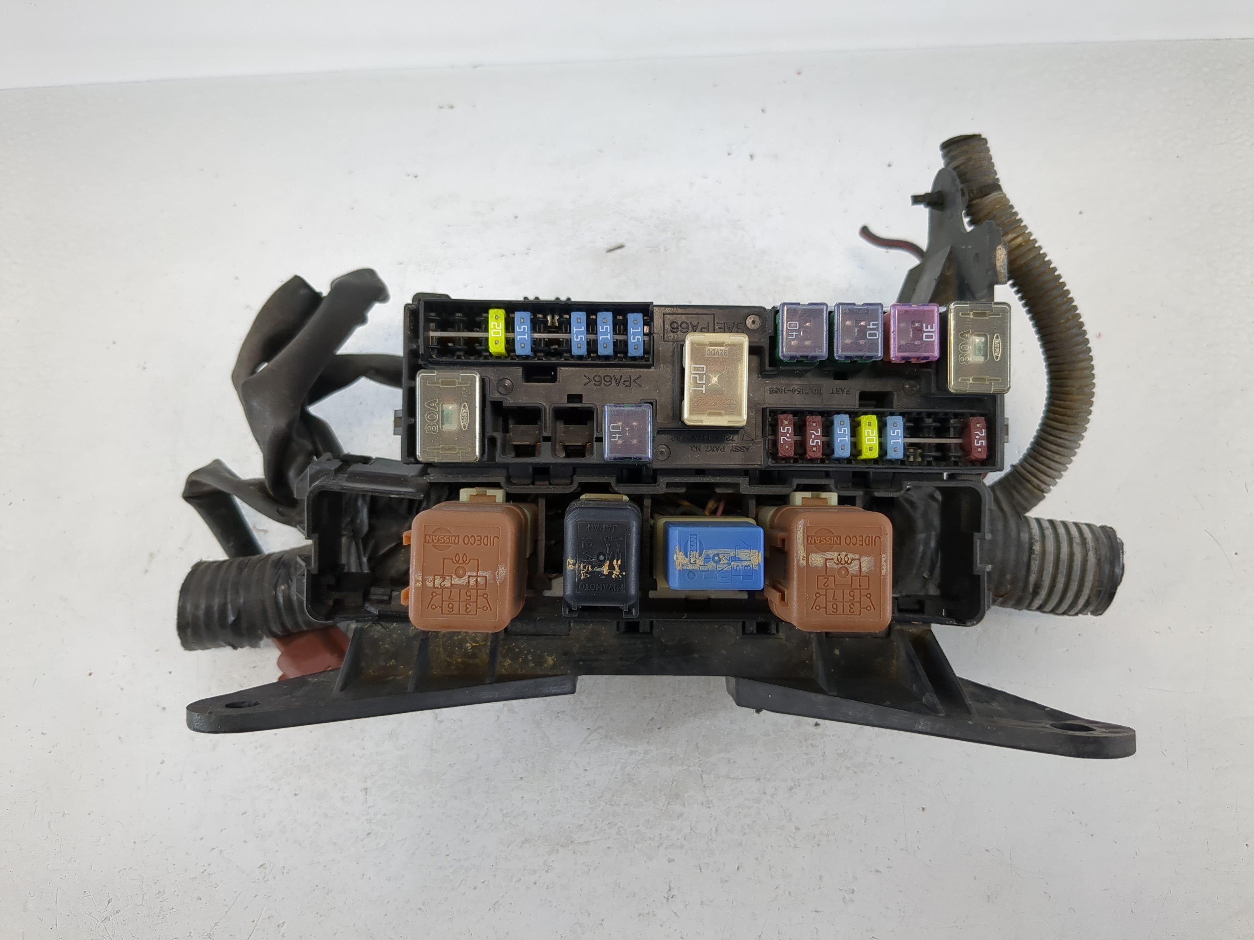 2003-2004 Nissan Xterra Fusebox Fuse Box Panel Relay Module P/N:24382 3S500 Fits Fits 2003 2004 OEM Used Auto Parts - Oemusedautoparts1.com