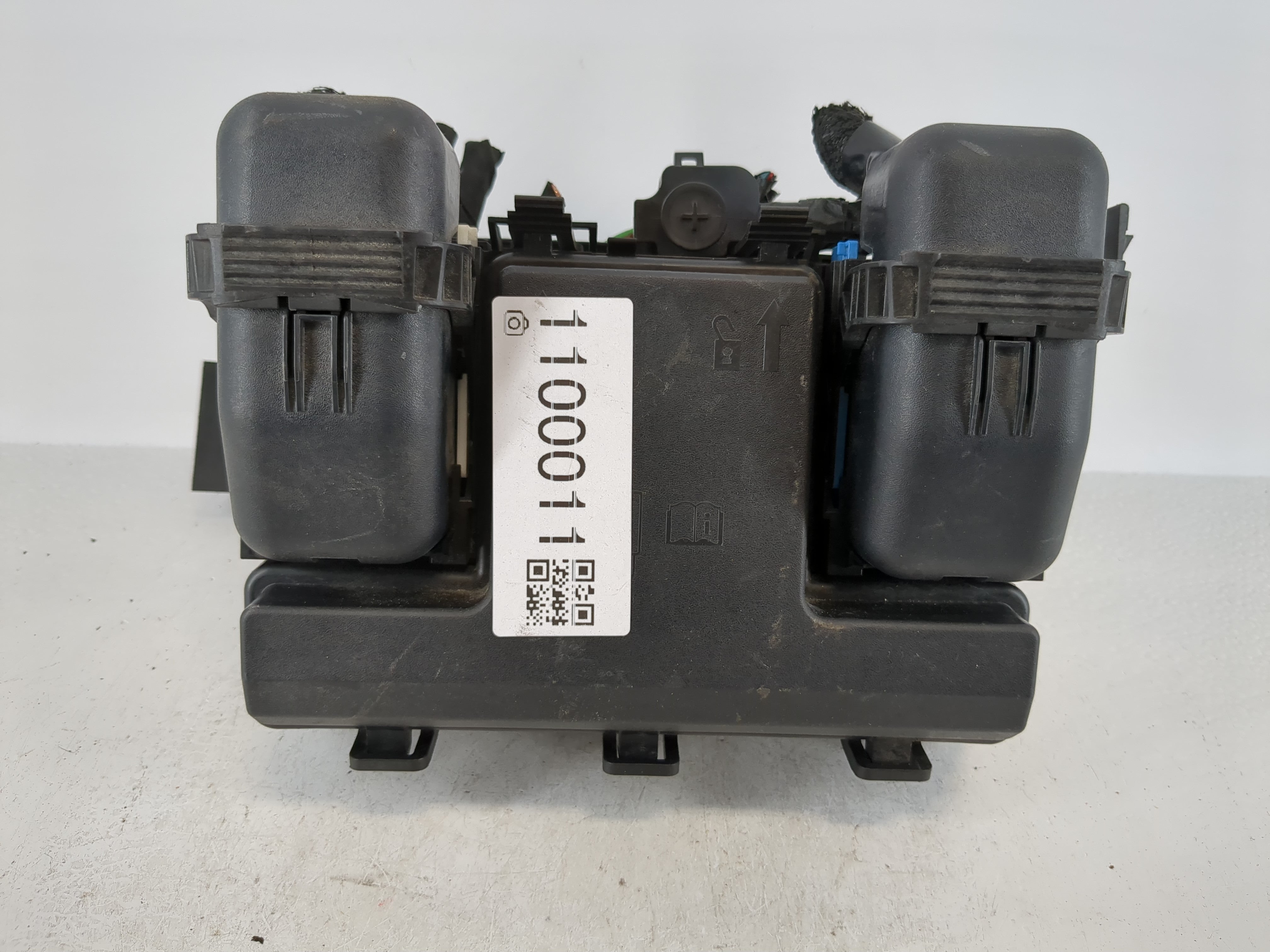 2019-2020 Ford Edge Fusebox Fuse Box Panel Relay Module P/N:GT2T-14A075AA Fits Fits 2019 2020 OEM Used Auto Parts - Oemusedautoparts1.com