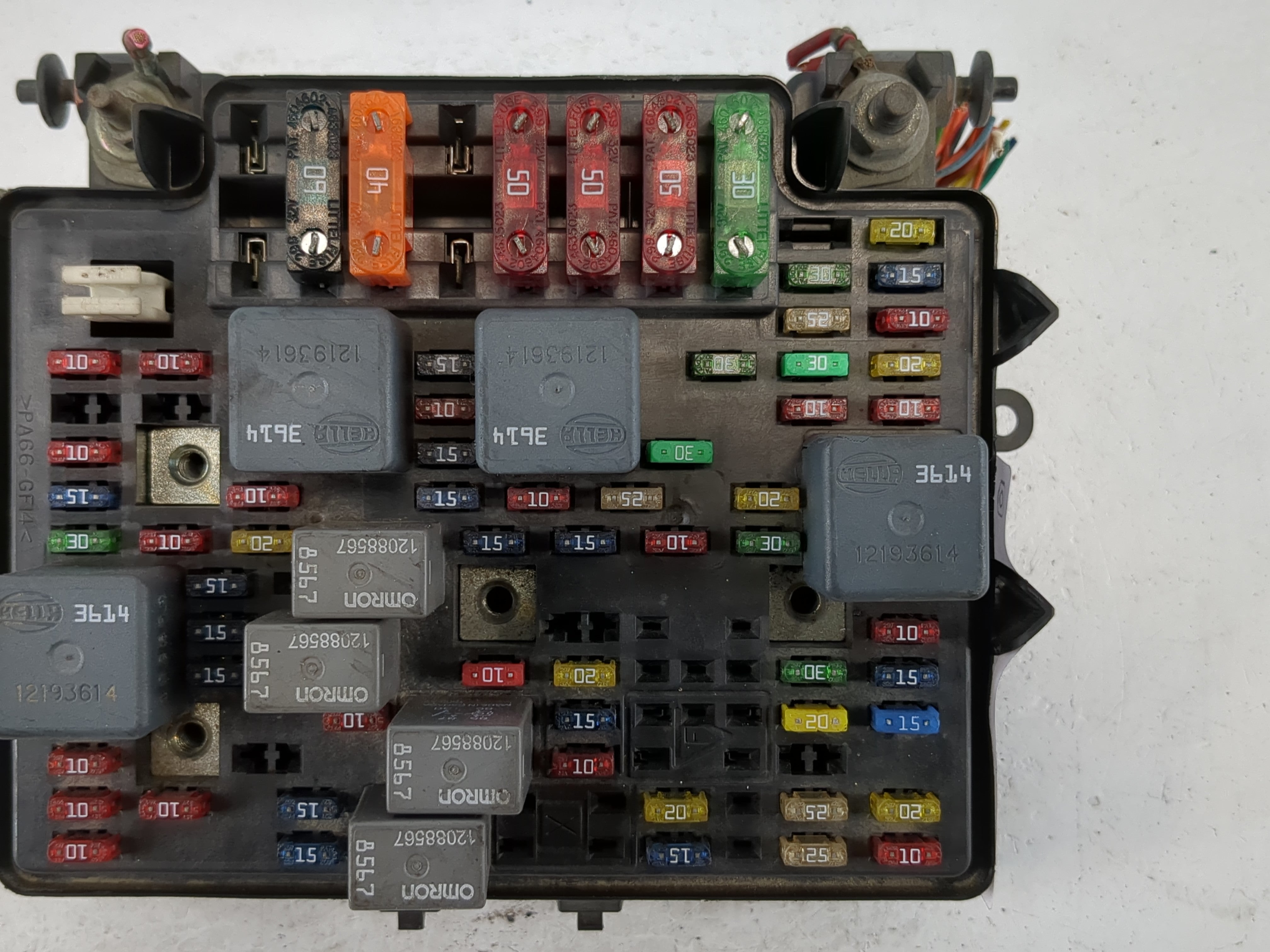 2000-2002 Chevrolet Suburban 1500 Fusebox Fuse Box Panel Relay Module P/N:12193645 Fits Fits 2000 2001 2002 OEM Used Auto Parts - Oemusedautoparts1.com