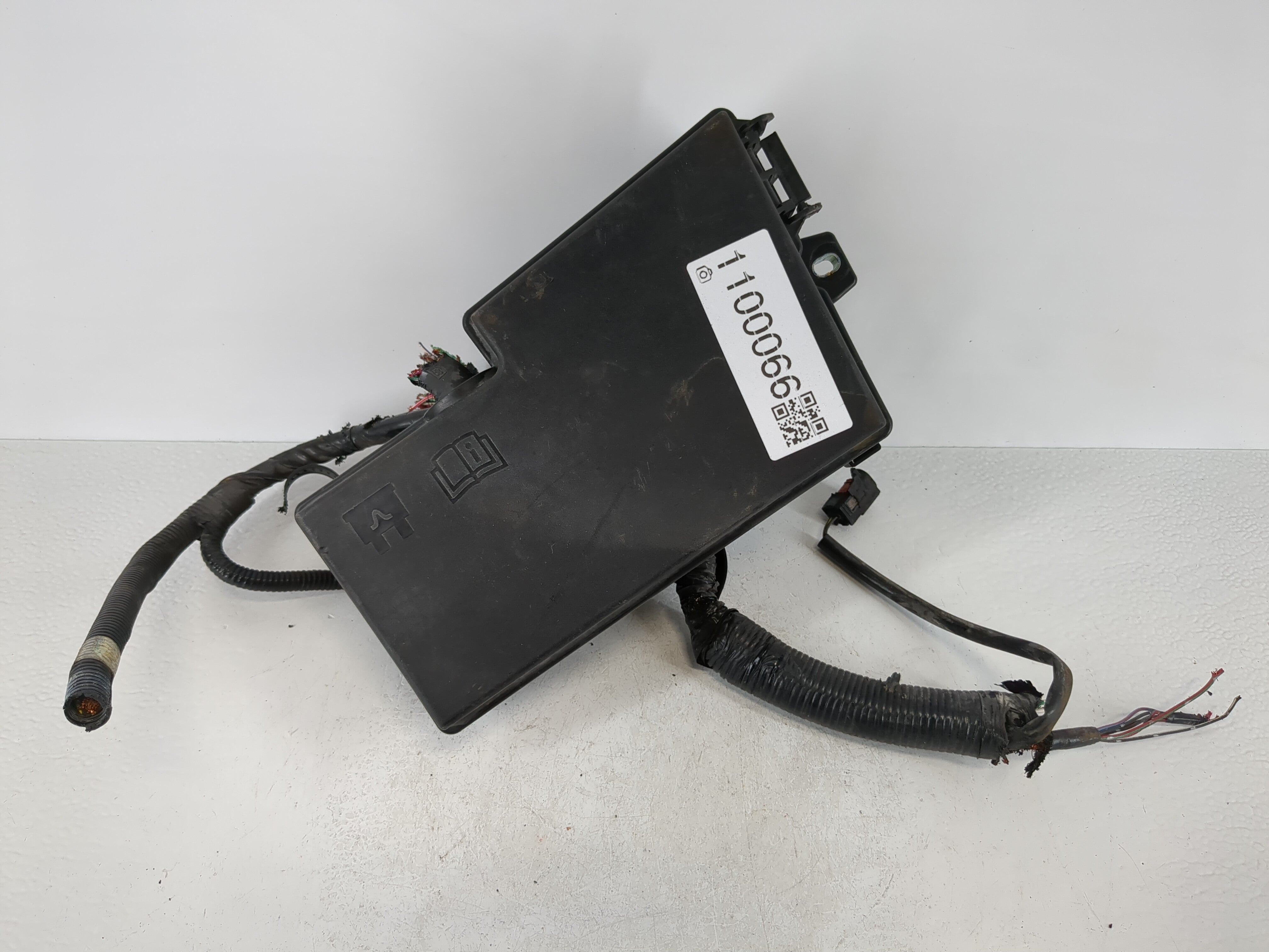 2010-2012 Mazda Cx-7 Fusebox Fuse Box Panel Relay Module P/N:518818109 Fits Fits 2010 2011 2012 OEM Used Auto Parts - Oemusedautoparts1.com