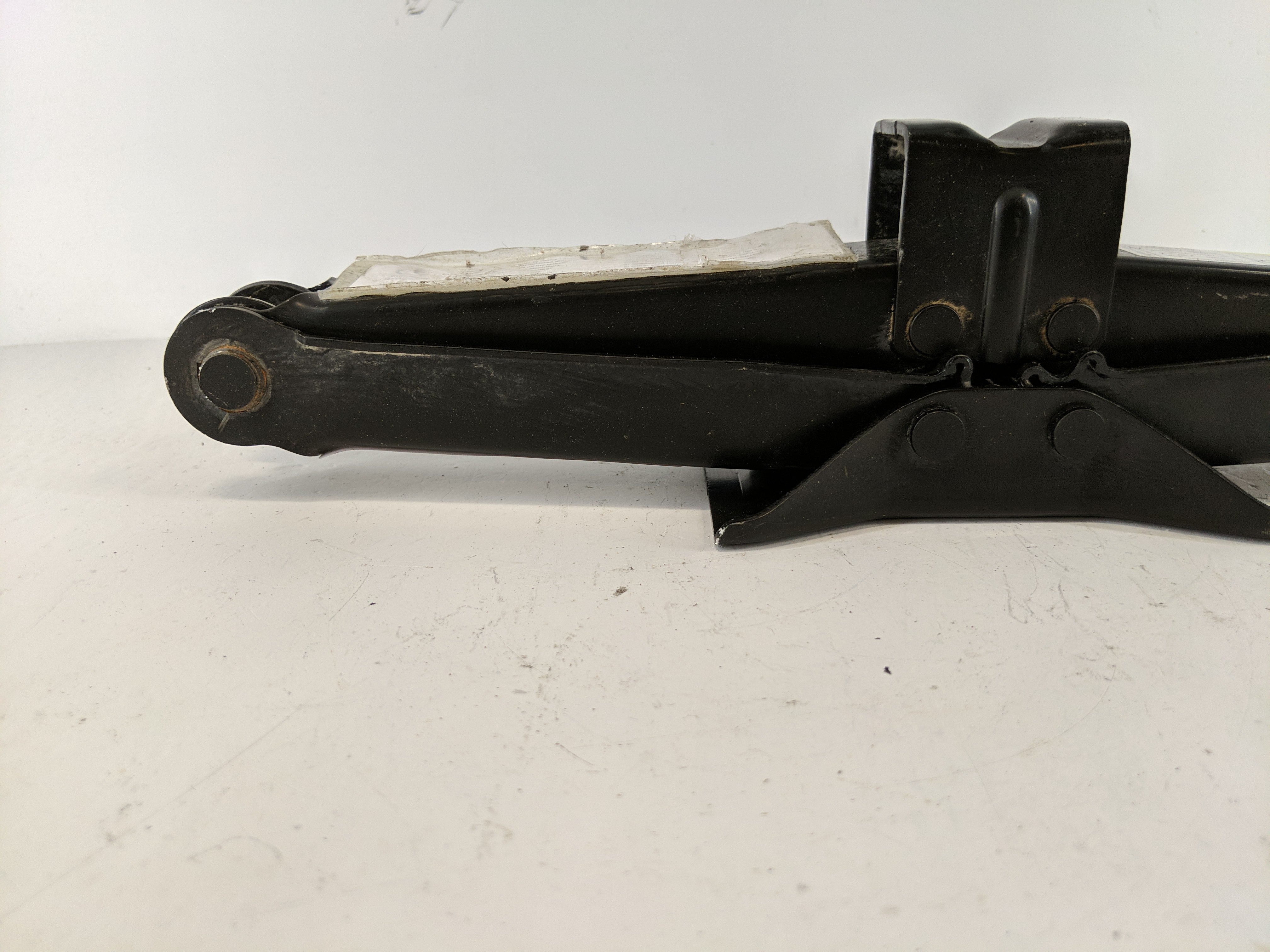 2023 Volkswagen Tiguan Spare Scissor Car Jack - Oemusedautoparts1.com