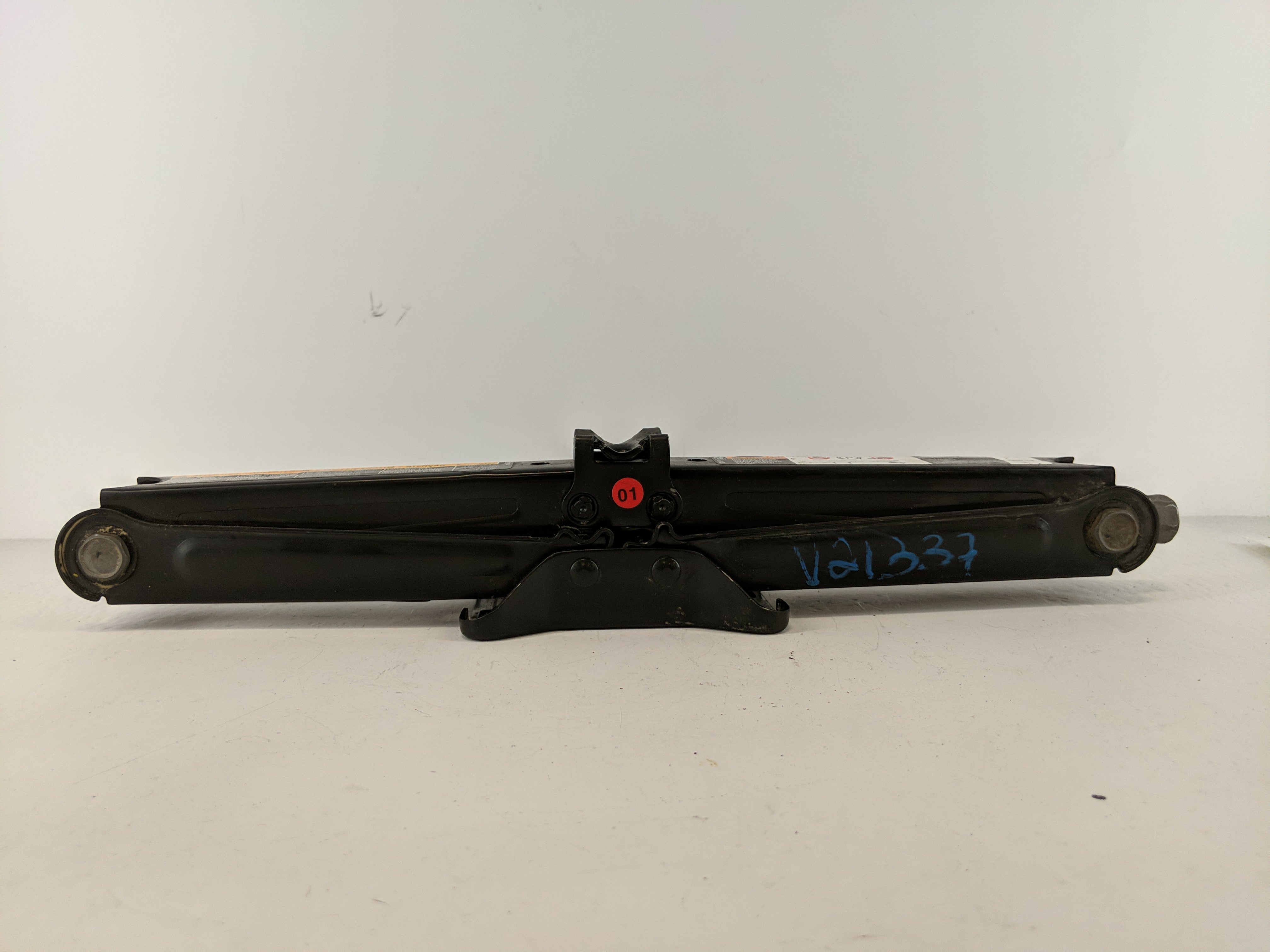 2013 Chevrolet Sonic Spare Scissor Car Jack - Oemusedautoparts1.com