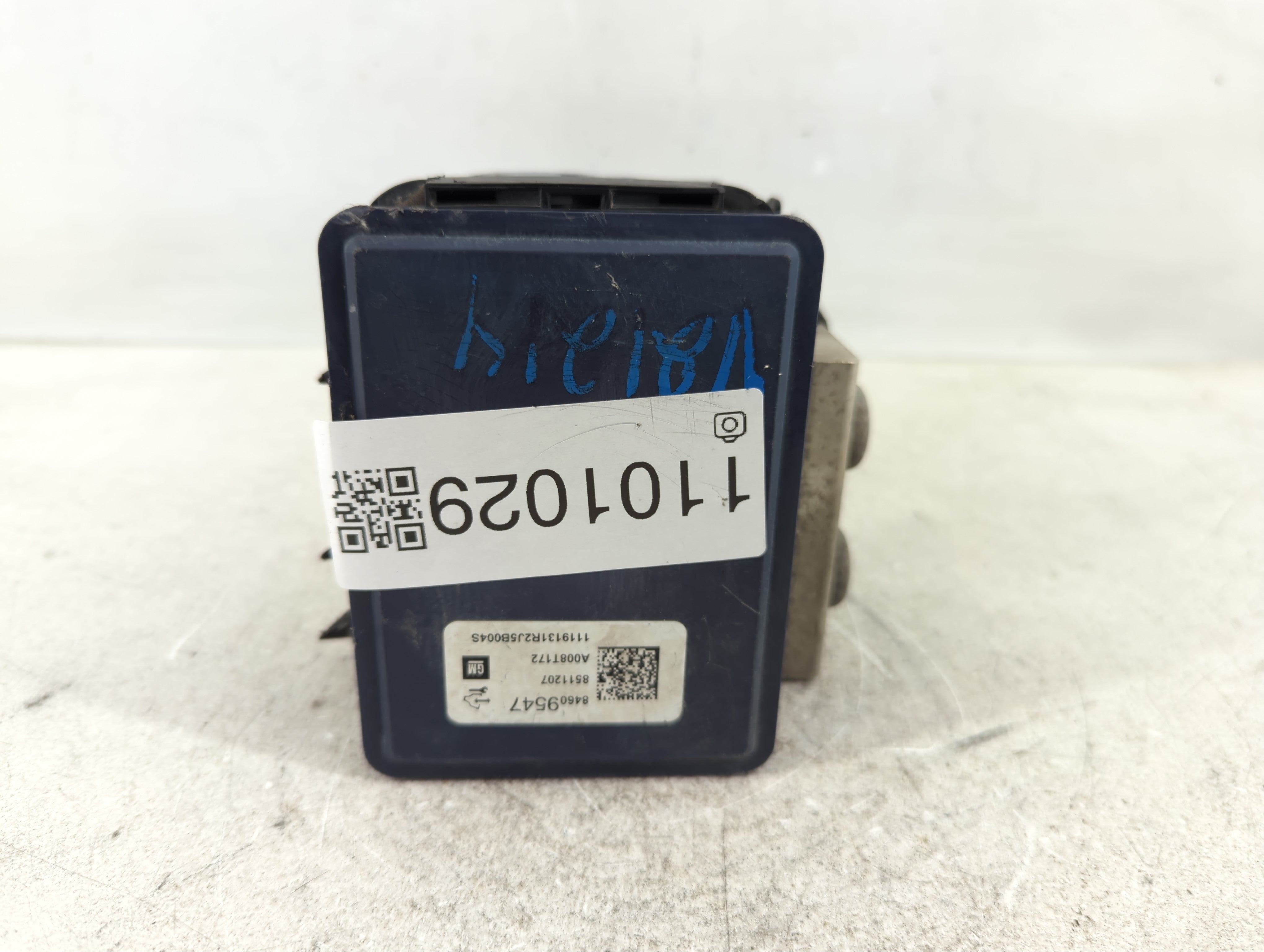 2016-2017 Chevrolet Silverado 1500 ABS Pump Control Module Replacement P/N:84609547 Fits Fits 2016 2017 OEM Used Auto Parts - Oemusedautoparts1.com