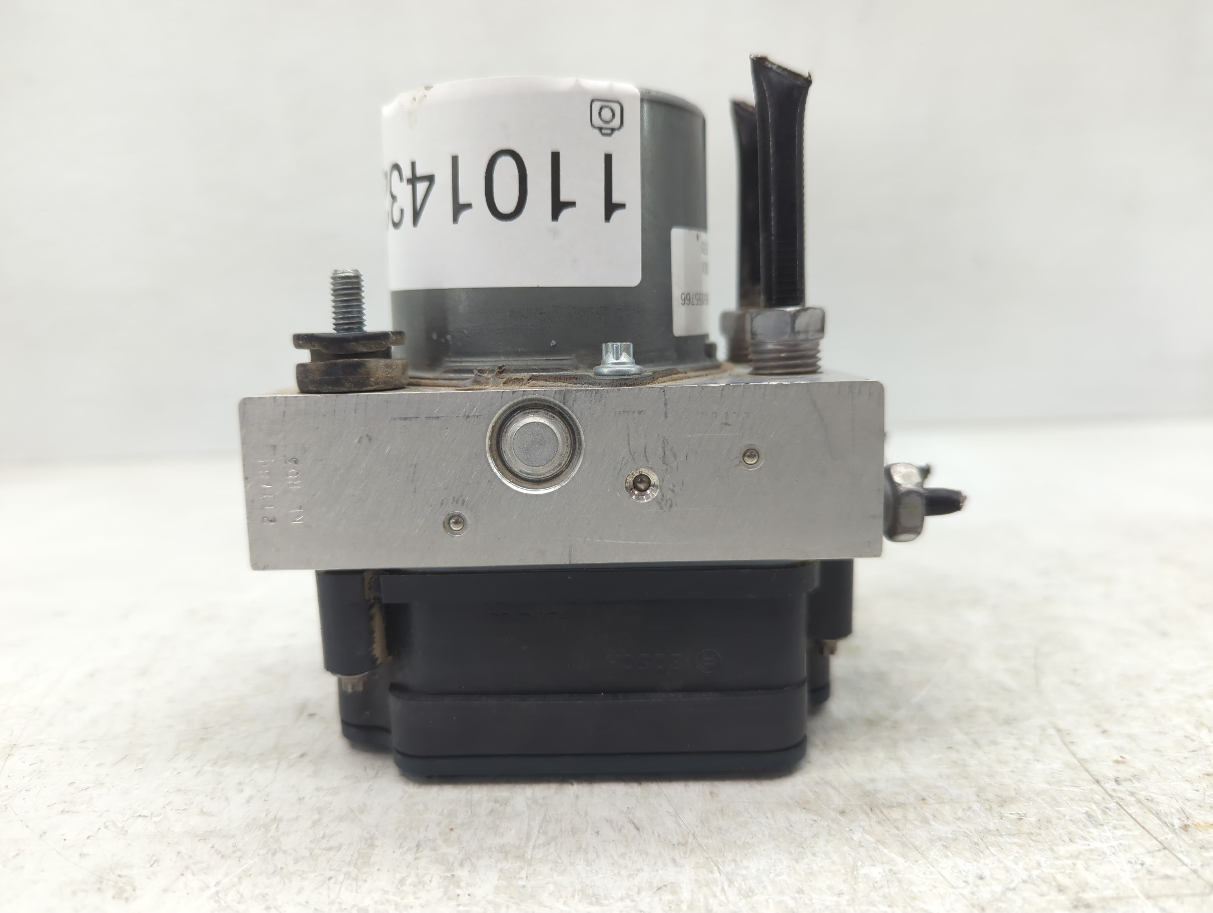 2016 Chevrolet Camaro ABS Pump Control Module Replacement P/N:23414640 Fits OEM Used Auto Parts - Oemusedautoparts1.com