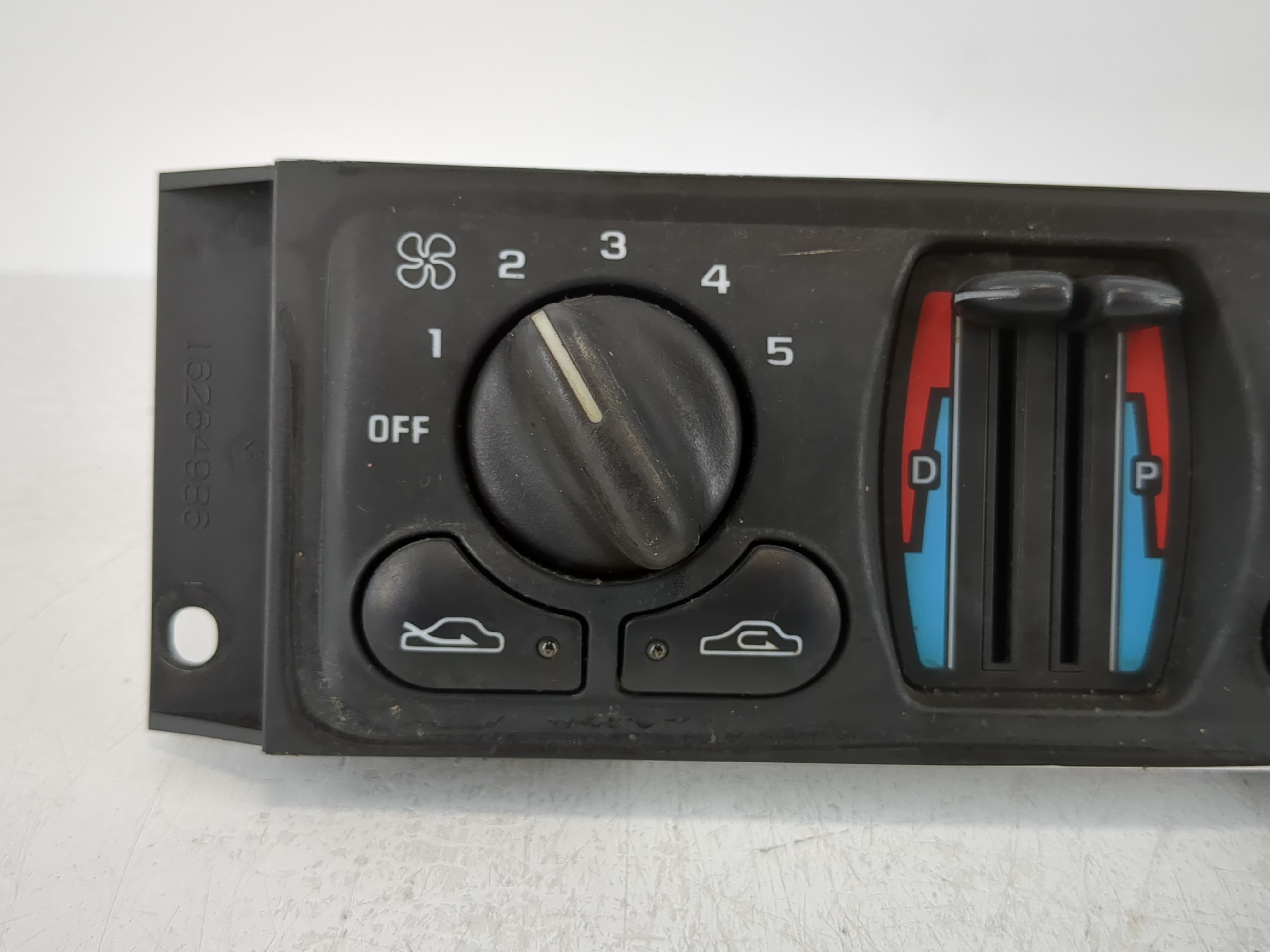 2000-2003 Chevrolet Impala Climate Control Module Temperature AC/Heater Replacement P/N:10447472 Fits Fits 2000 2001 2002 2003 OEM Used Auto Parts - Oemusedautoparts1.com