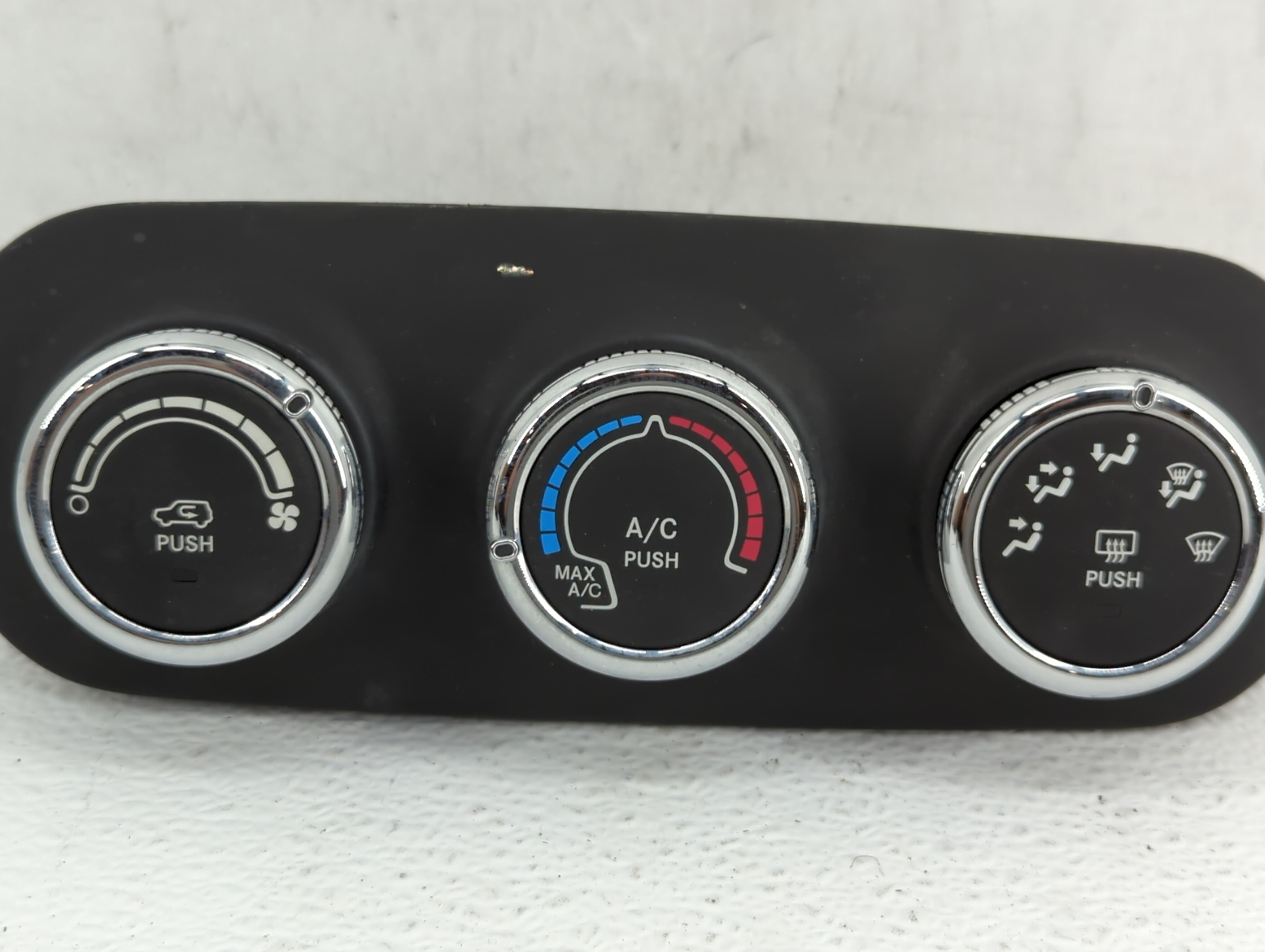 2015-2016 Jeep Renegade Climate Control Module Temperature AC/Heater Replacement P/N:735637717 7356461040 Fits Fits 2015 2016 OEM Used Auto Parts - Oemusedautoparts1.com