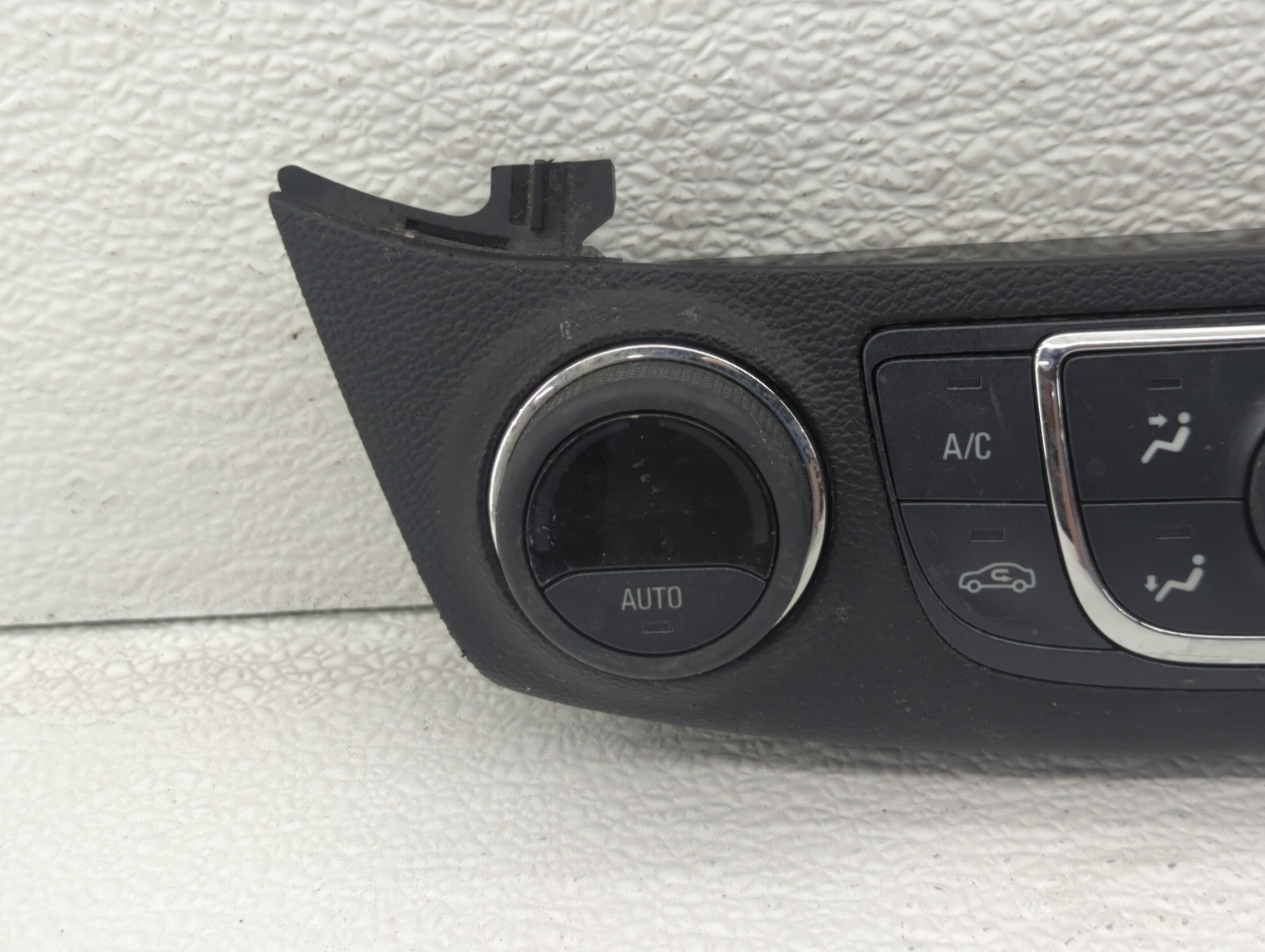 2014 Chevrolet Impala Climate Control Module Temperature AC/Heater Replacement P/N:23113226 Fits OEM Used Auto Parts - Oemusedautoparts1.com