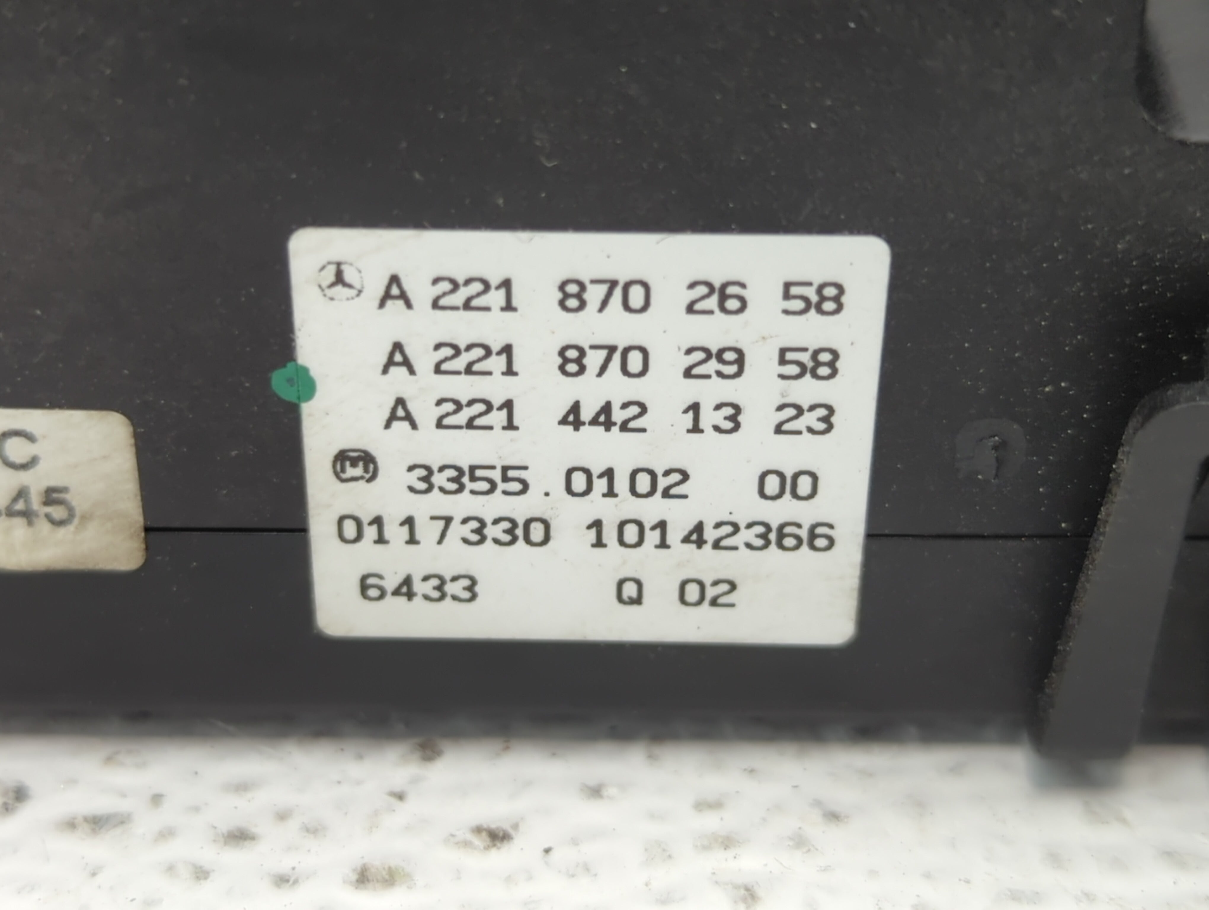 2007-2011 Mercedes-Benz S600 Climate Control Module Temperature AC/Heater Replacement P/N:A 221 870 26 58 A 221 870 98 10 Fits OEM Used Auto Parts - Oemusedautoparts1.com