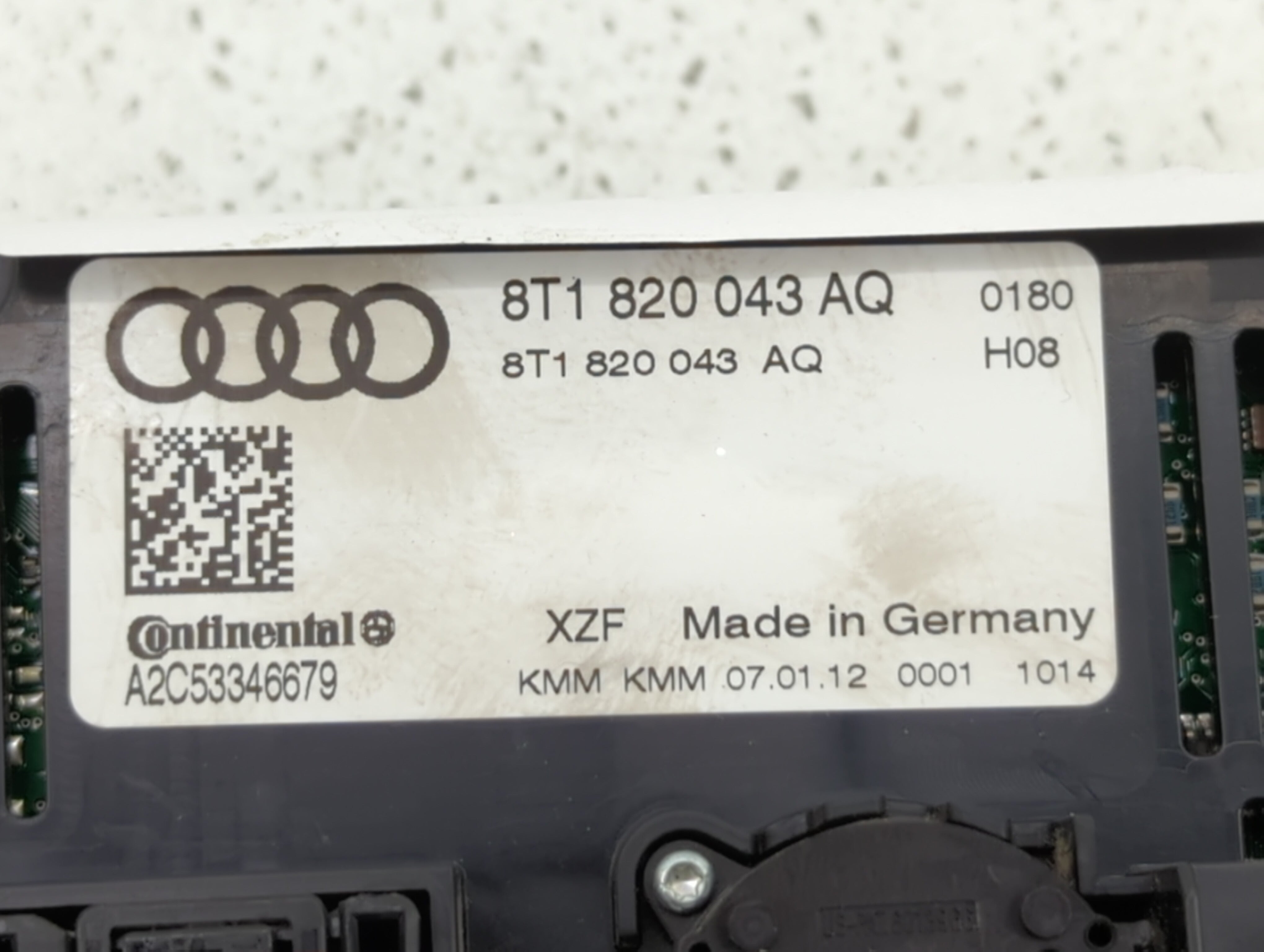 2009-2012 Audi A4 Climate Control Module Temperature AC/Heater Replacement P/N:8T1 820 043 AA 8T1 820 043 AK Fits OEM Used Auto Parts - Oemusedautoparts1.com