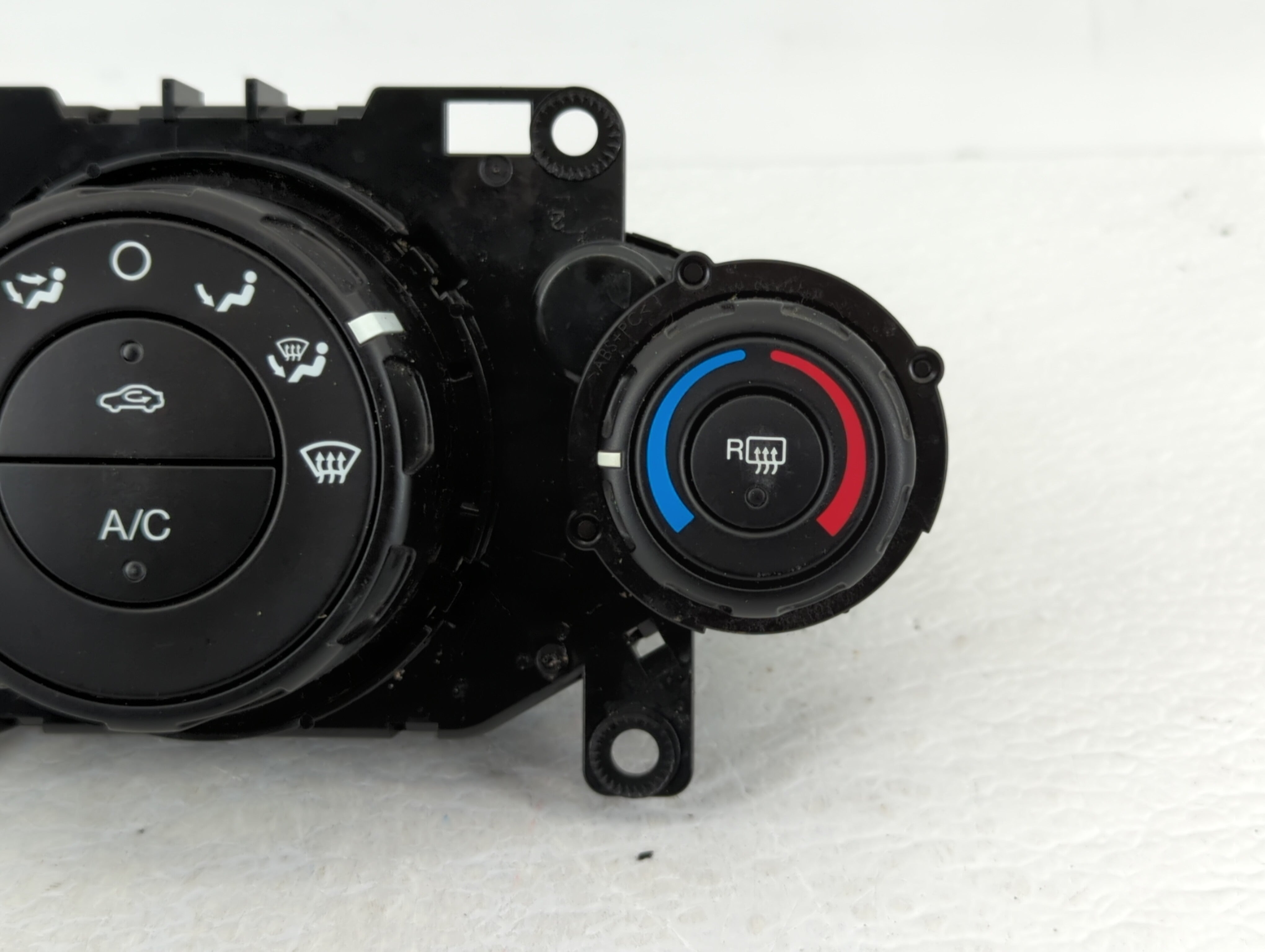 2014 Ford Fiesta Climate Control Module Temperature AC/Heater Replacement P/N:D2BT 19980 AB Fits OEM Used Auto Parts - Oemusedautoparts1.com