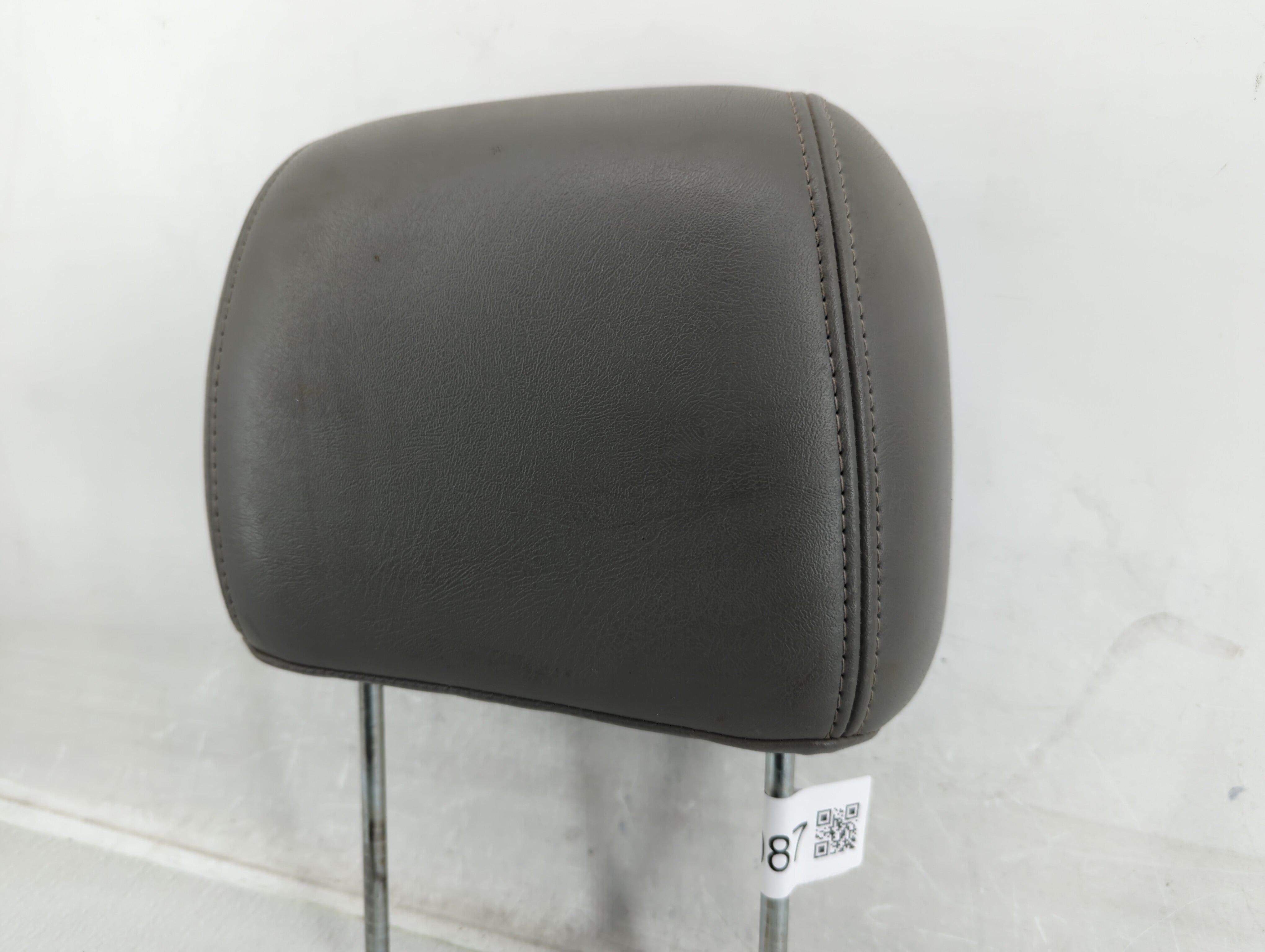 2003-2006 Gmc Yukon Xl Headrest Head Rest Front Driver Passenger Seat Fits Fits 2003 2004 2005 2006 OEM Used Auto Parts - Oemusedautoparts1.com
