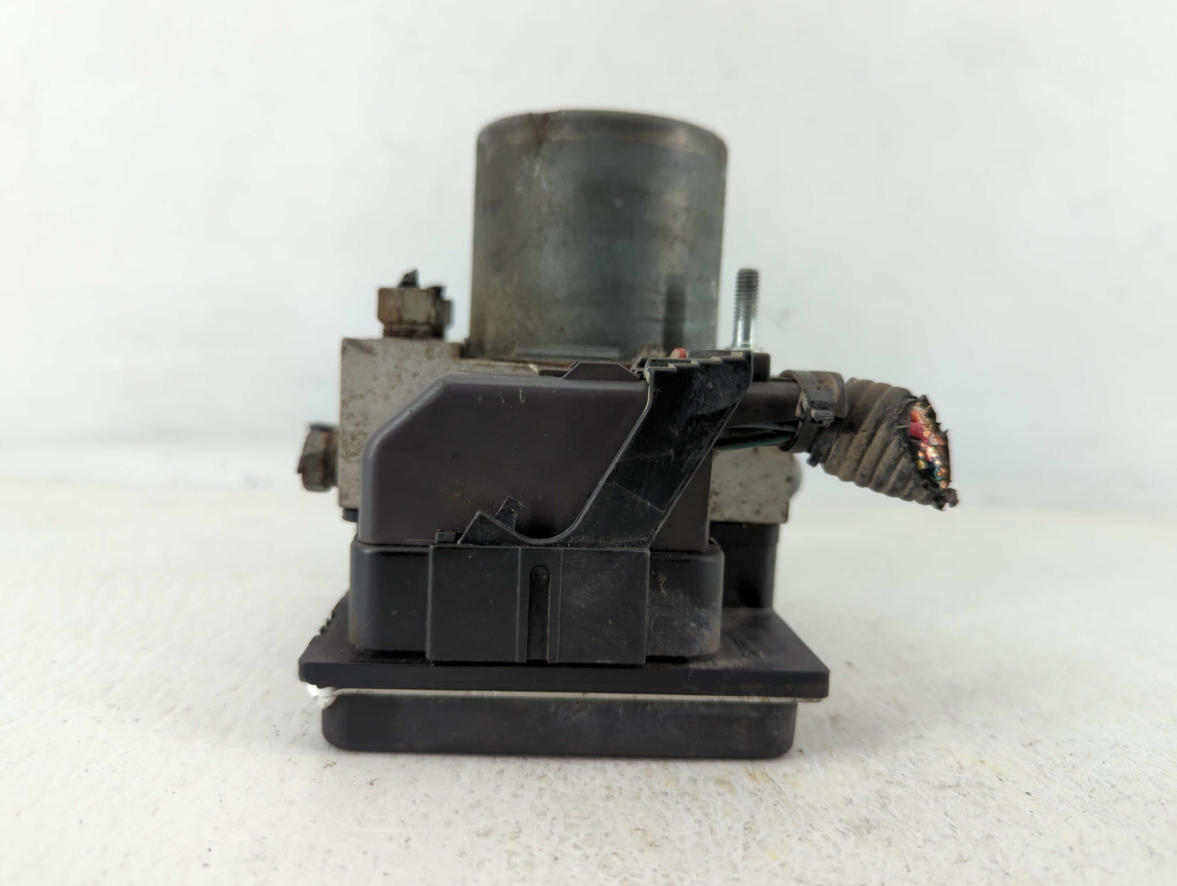 2017 Chevrolet Traverse ABS Pump Control Module Replacement P/N:22822156 Fits Fits 2012 2013 2014 2015 2016 OEM Used Auto Parts - Oemusedautoparts1.com
