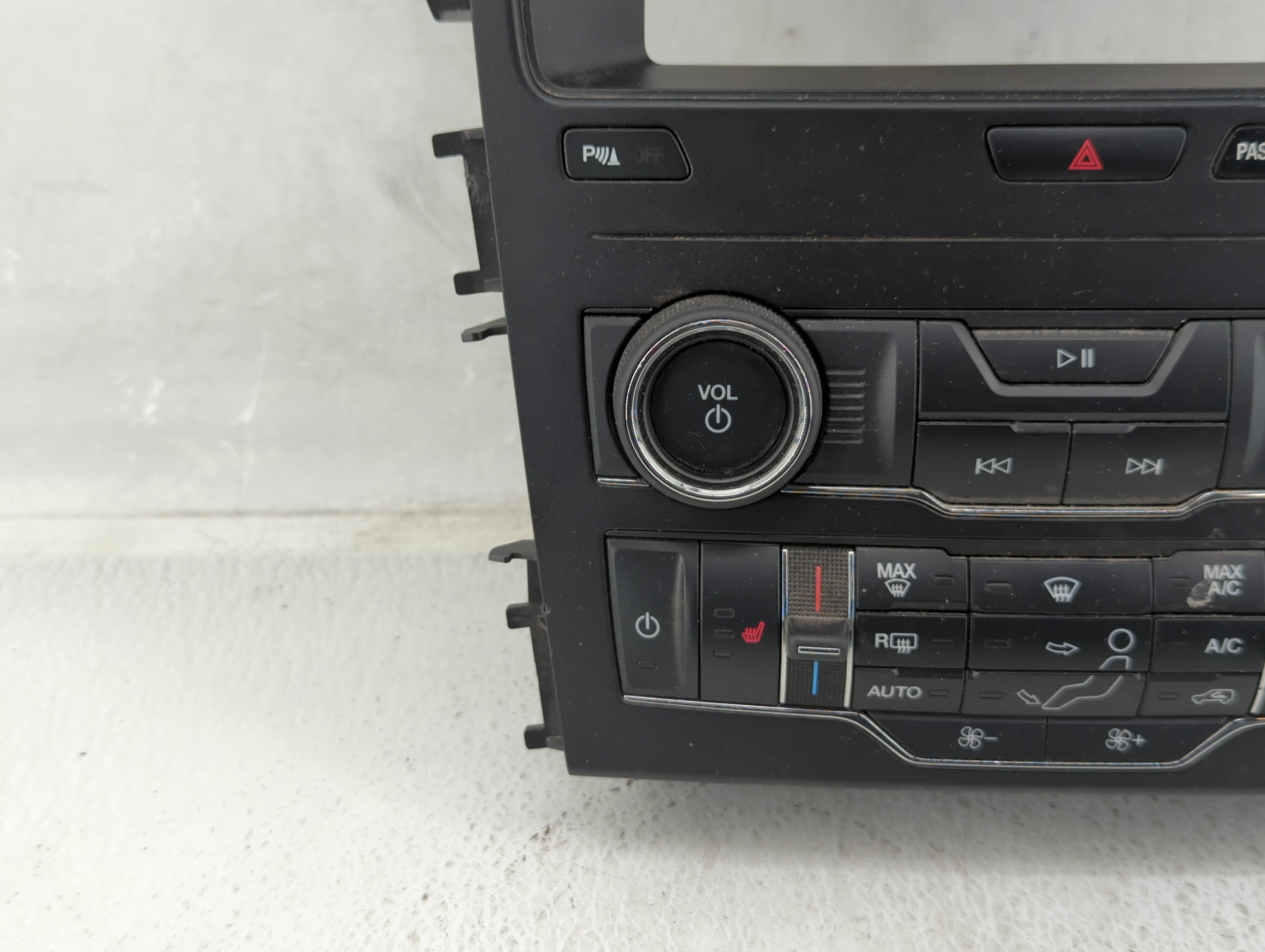 2018 Ford Explorer Radio AM FM Cd Player Receiver Replacement P/N:JB5T-18A802-NB CV-FJ37N2GX, JB5T-18A802-NB Fits OEM Used Auto Parts - Oemusedautoparts1.com