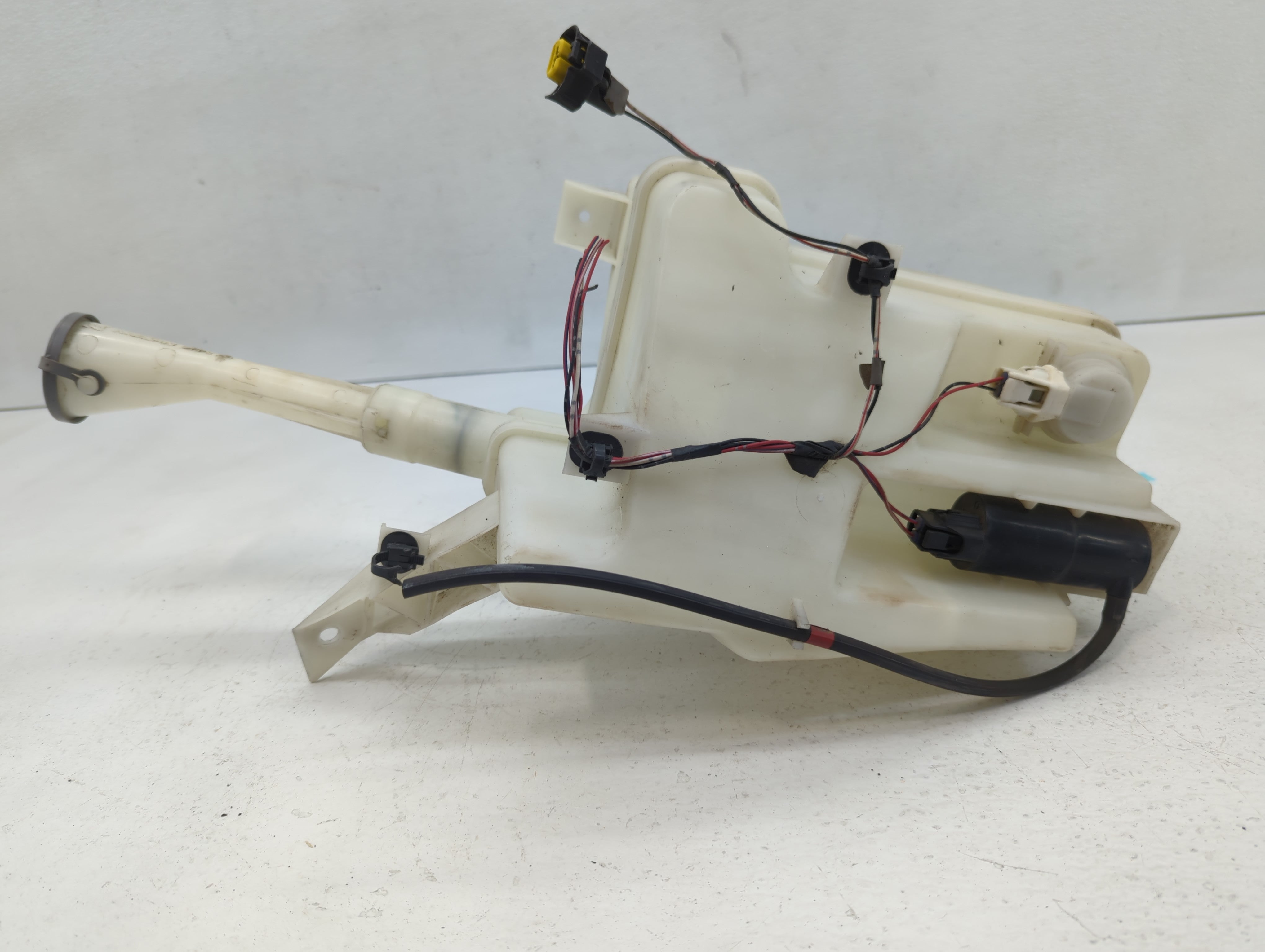 Chevrolet Equinox Windshield Washer Fluid Reservoir Bottle Oem - Oemusedautoparts1.com