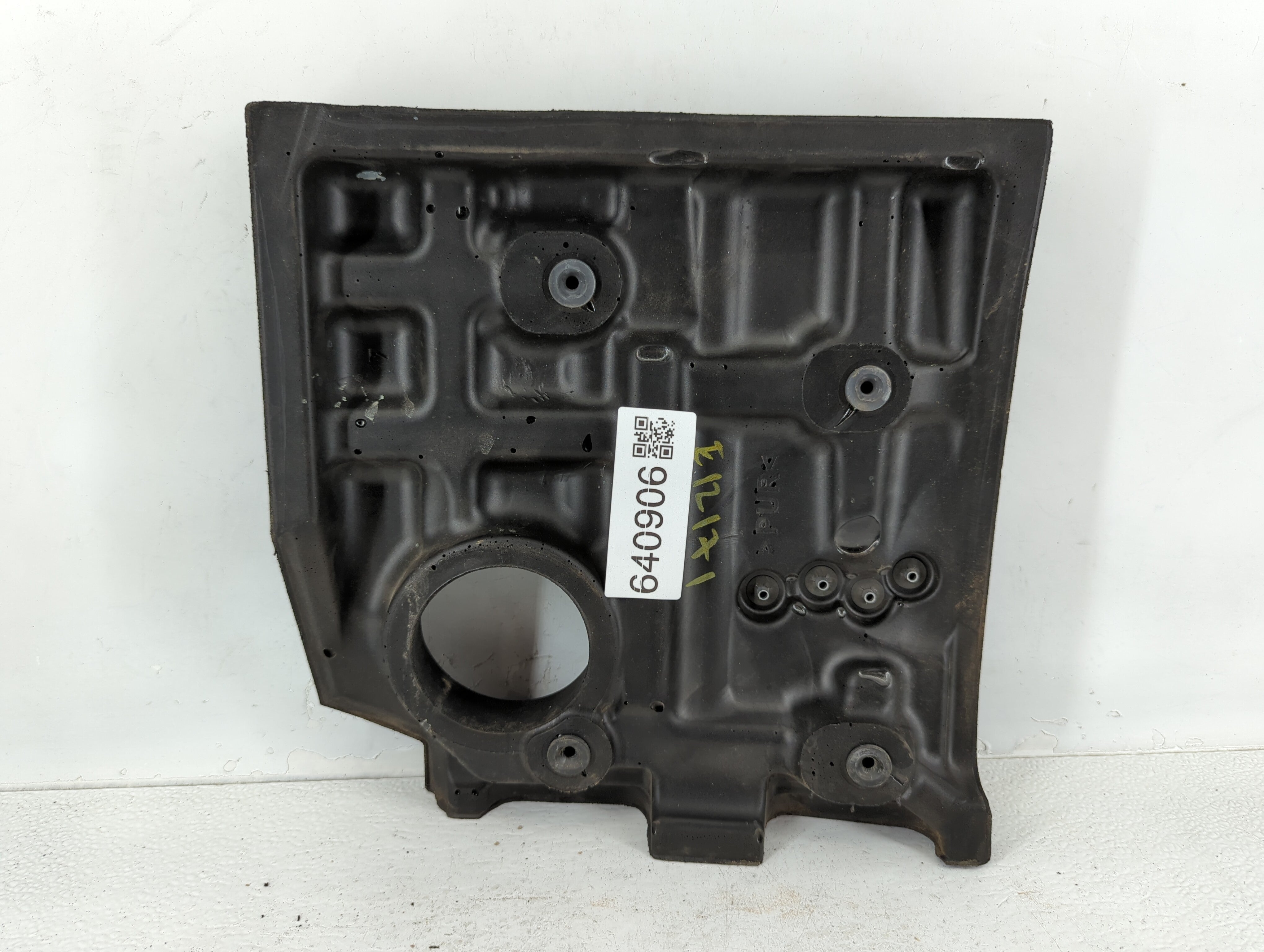 2022 Nissan Frontier Engine Cover - Oemusedautoparts1.com