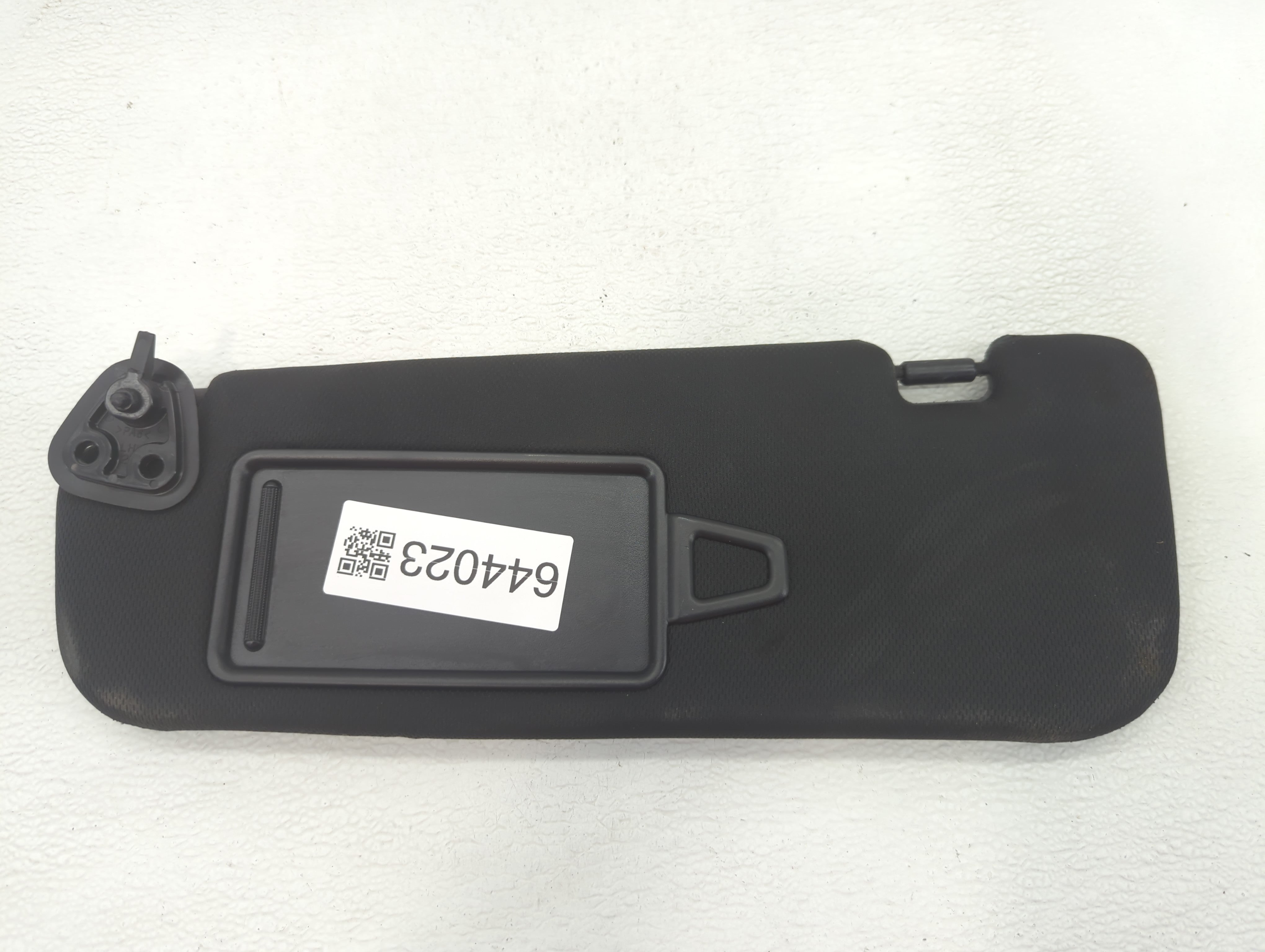 2009-2016 Hyundai Genesis Sun Visor Shade Replacement Driver Left Mirror Fits Fits 2009 2010 2011 2012 2013 2014 2015 2016 OEM Used Auto Parts - Oemusedautoparts1.com