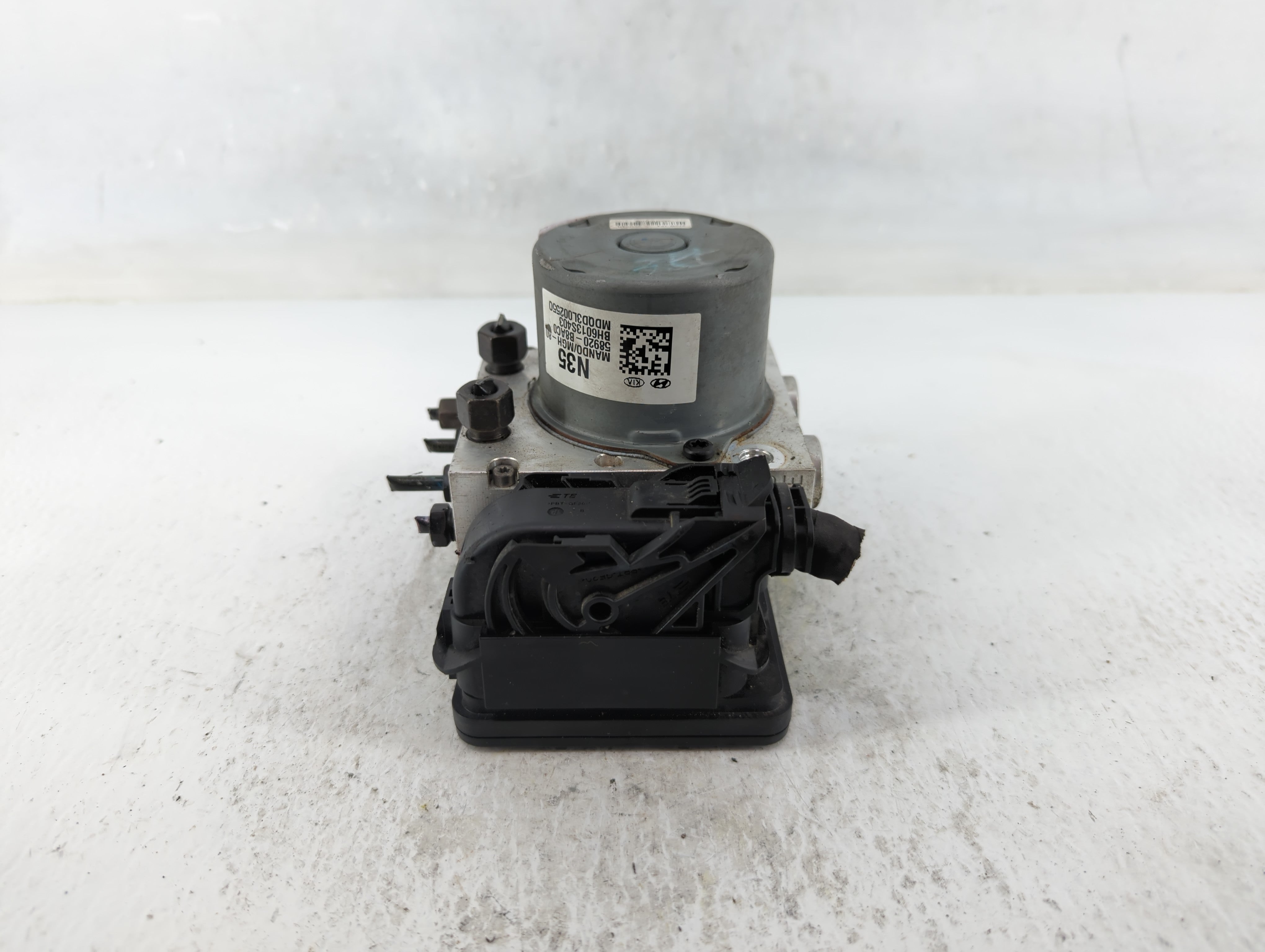 2017-2018 Hyundai Santa Fe ABS Pump Control Module Replacement P/N:58920-B8AC0 Fits Fits 2017 2018 OEM Used Auto Parts - Oemusedautoparts1.com