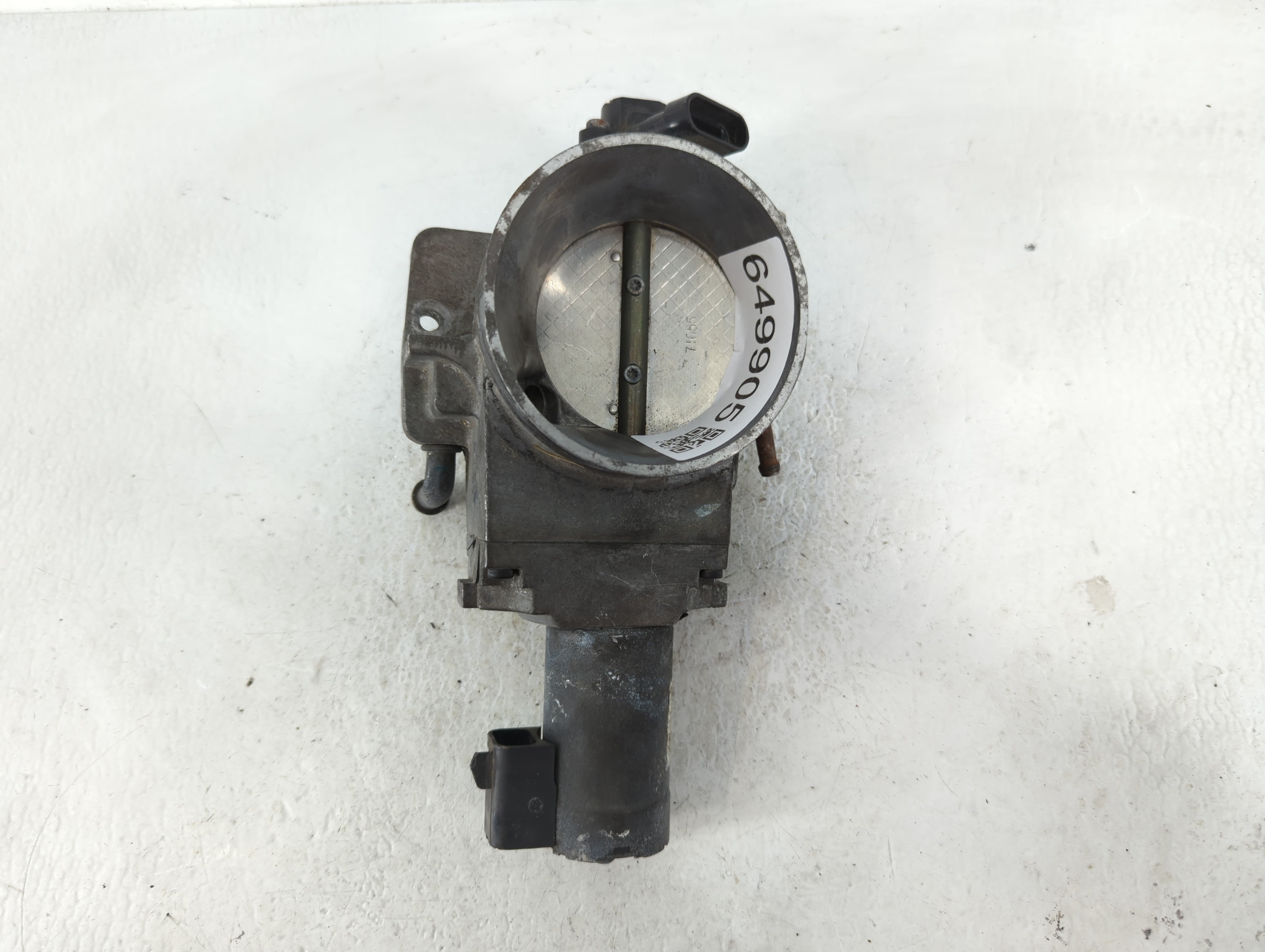 2000-2002 Chevrolet Suburban 2500 Throttle Body P/N:80131 25317950 Fits Fits 2000 2001 2002 OEM Used Auto Parts - Oemusedautoparts1.com