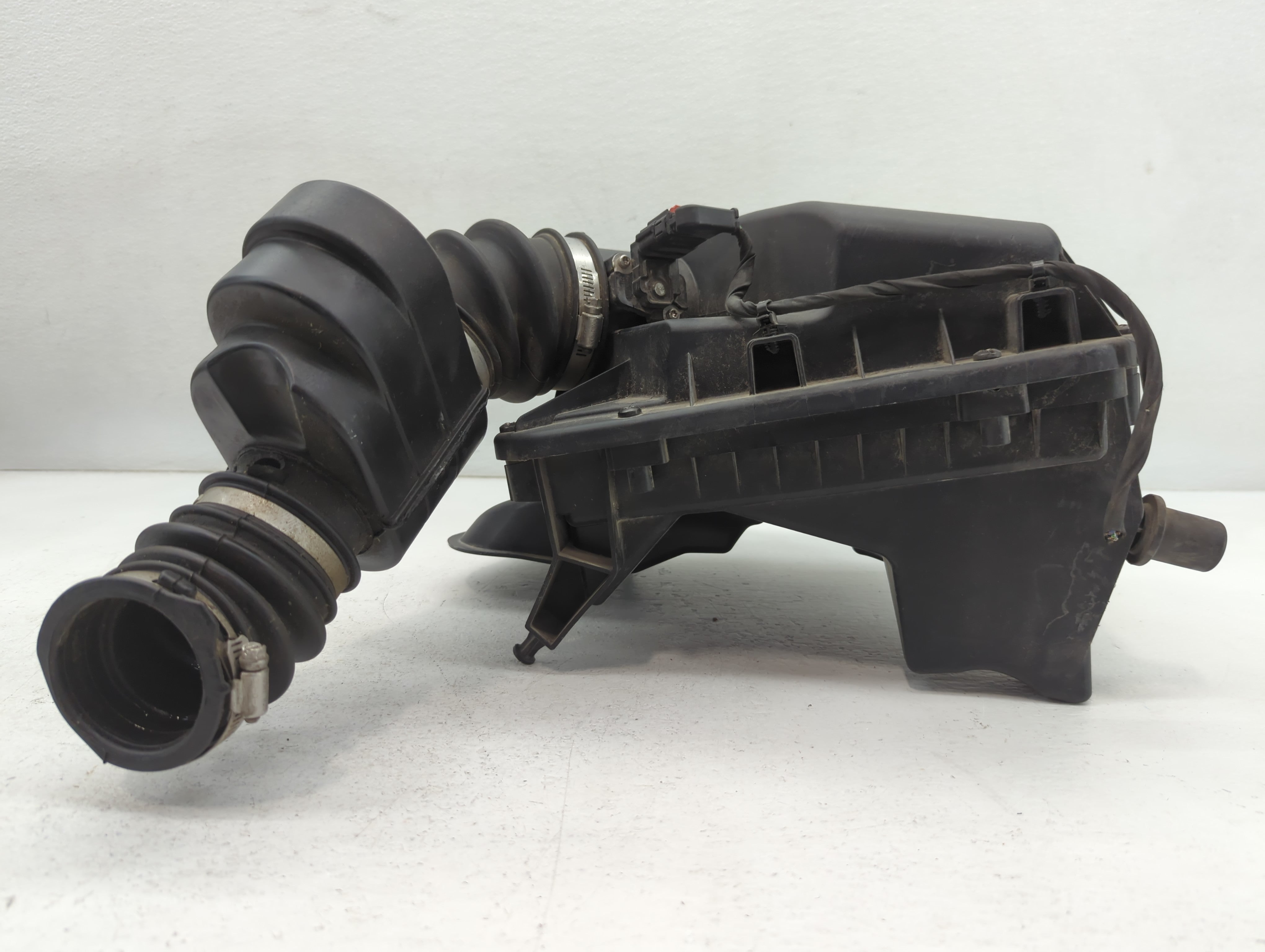2017 Buick Regal Air Cleaner Intake-duct Hose Tube - Oemusedautoparts1.com