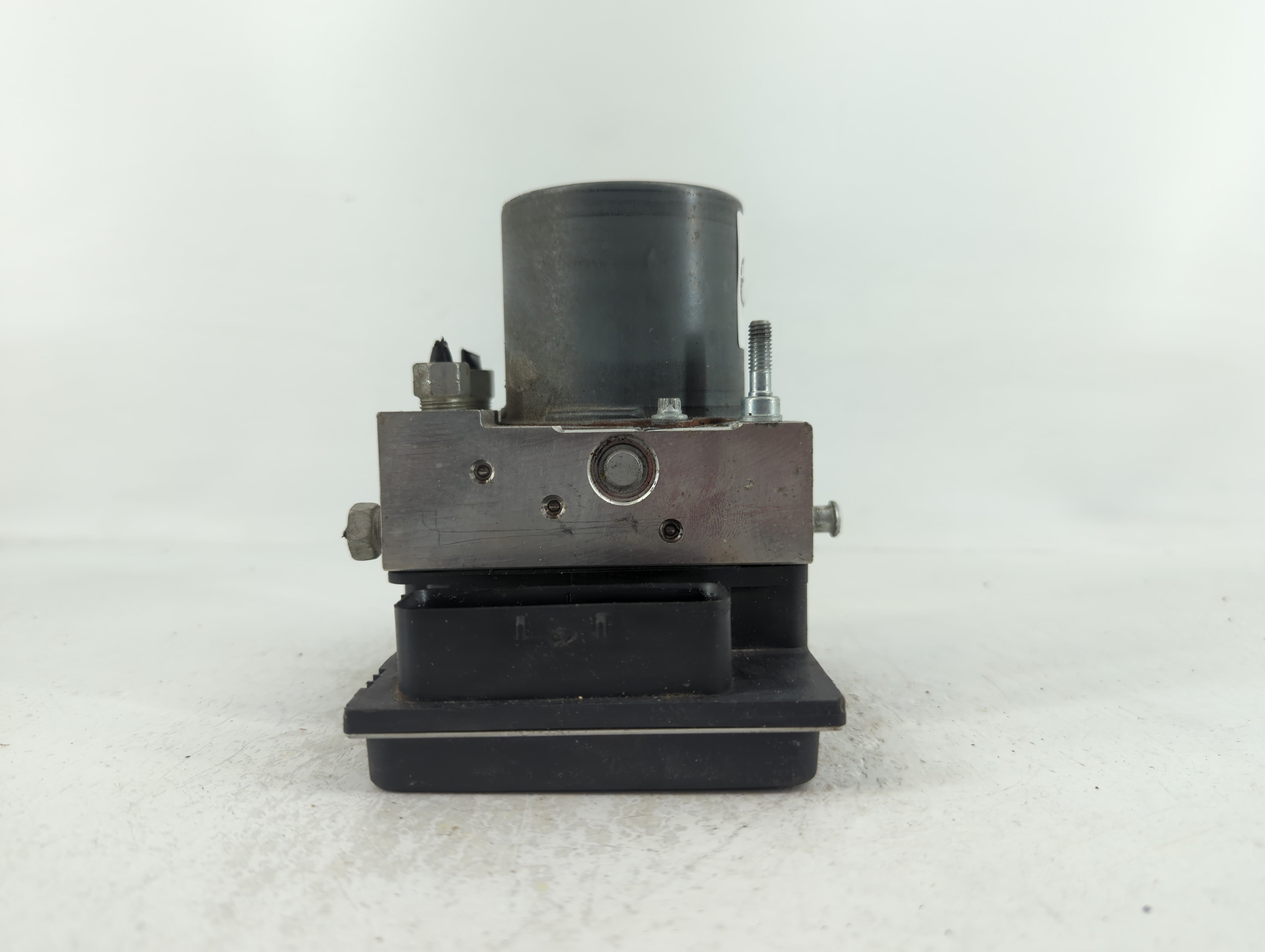 2017 Chevrolet Traverse ABS Pump Control Module Replacement P/N:0 265 252 847 23407415 Fits Fits 2012 2013 2014 2015 2016 OEM Used Auto Parts - Oemusedautoparts1.com