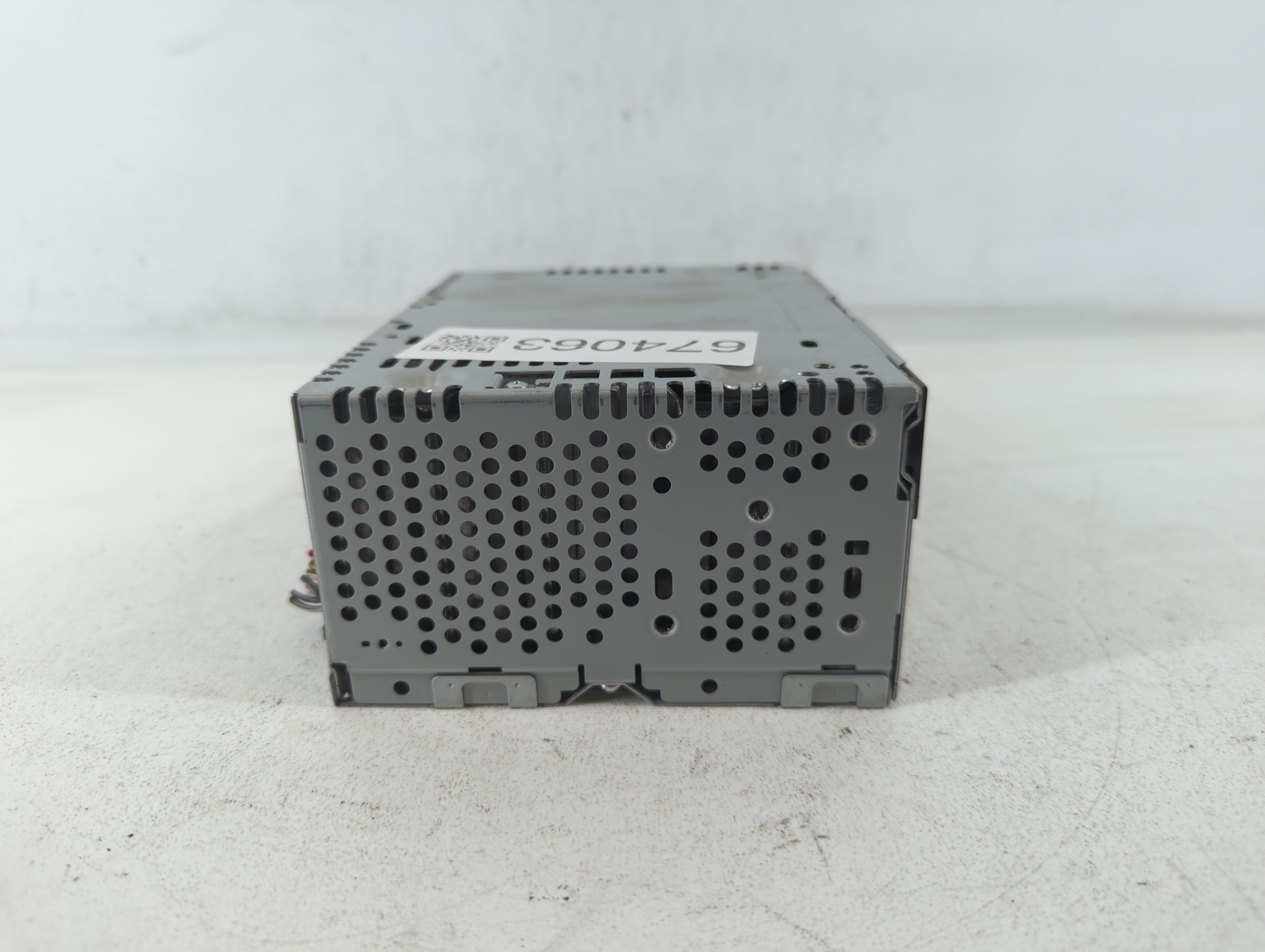 2017 Ford Explorer Radio AM FM Cd Player Receiver Replacement P/N:HB5T-19C107-BB Fits OEM Used Auto Parts - Oemusedautoparts1.com