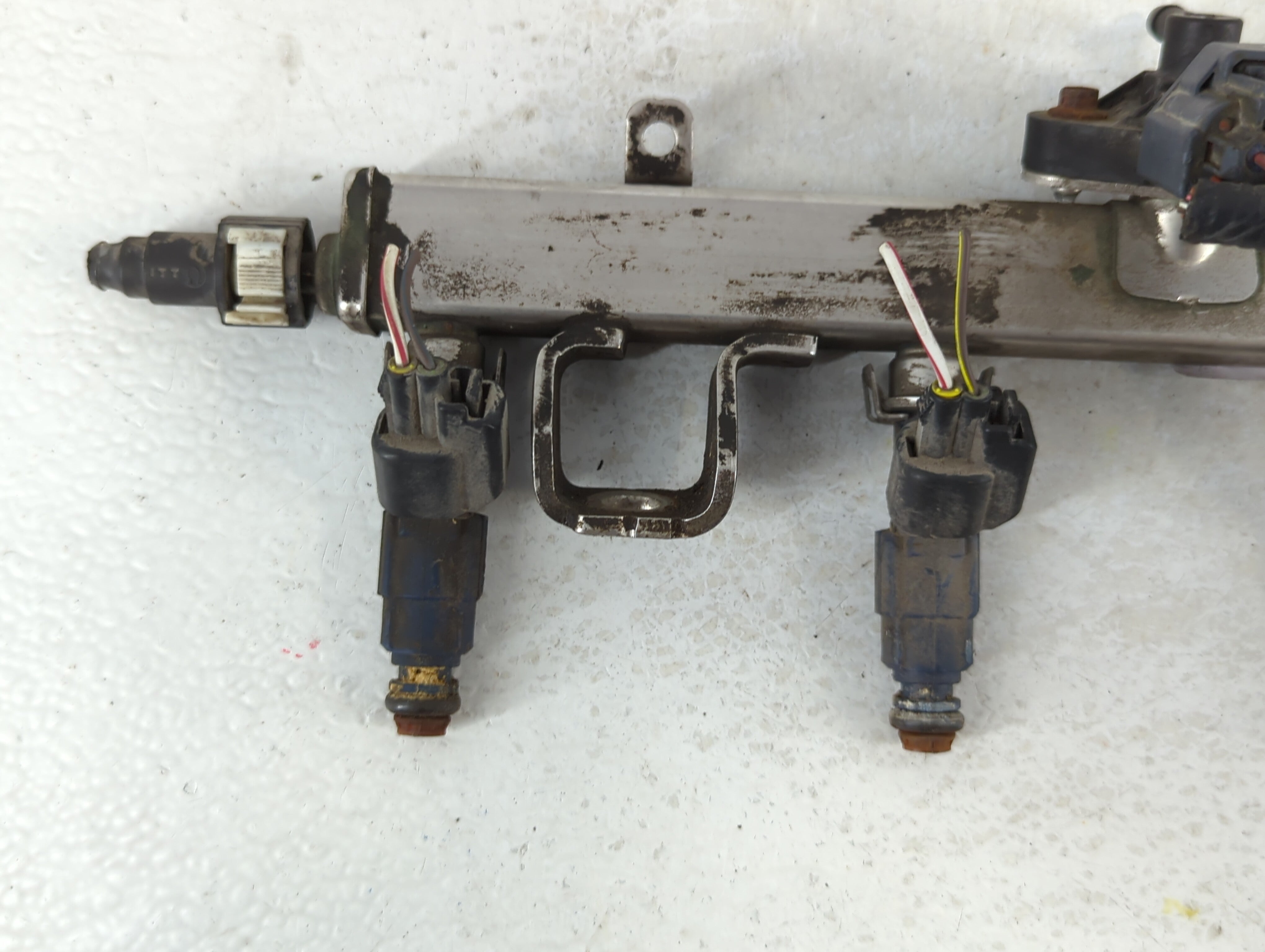 2006 Ford Escape Fuel Injectors P/N:L363 13 15X A 5L8G-AE Fits OEM Used Auto Parts - Oemusedautoparts1.com
