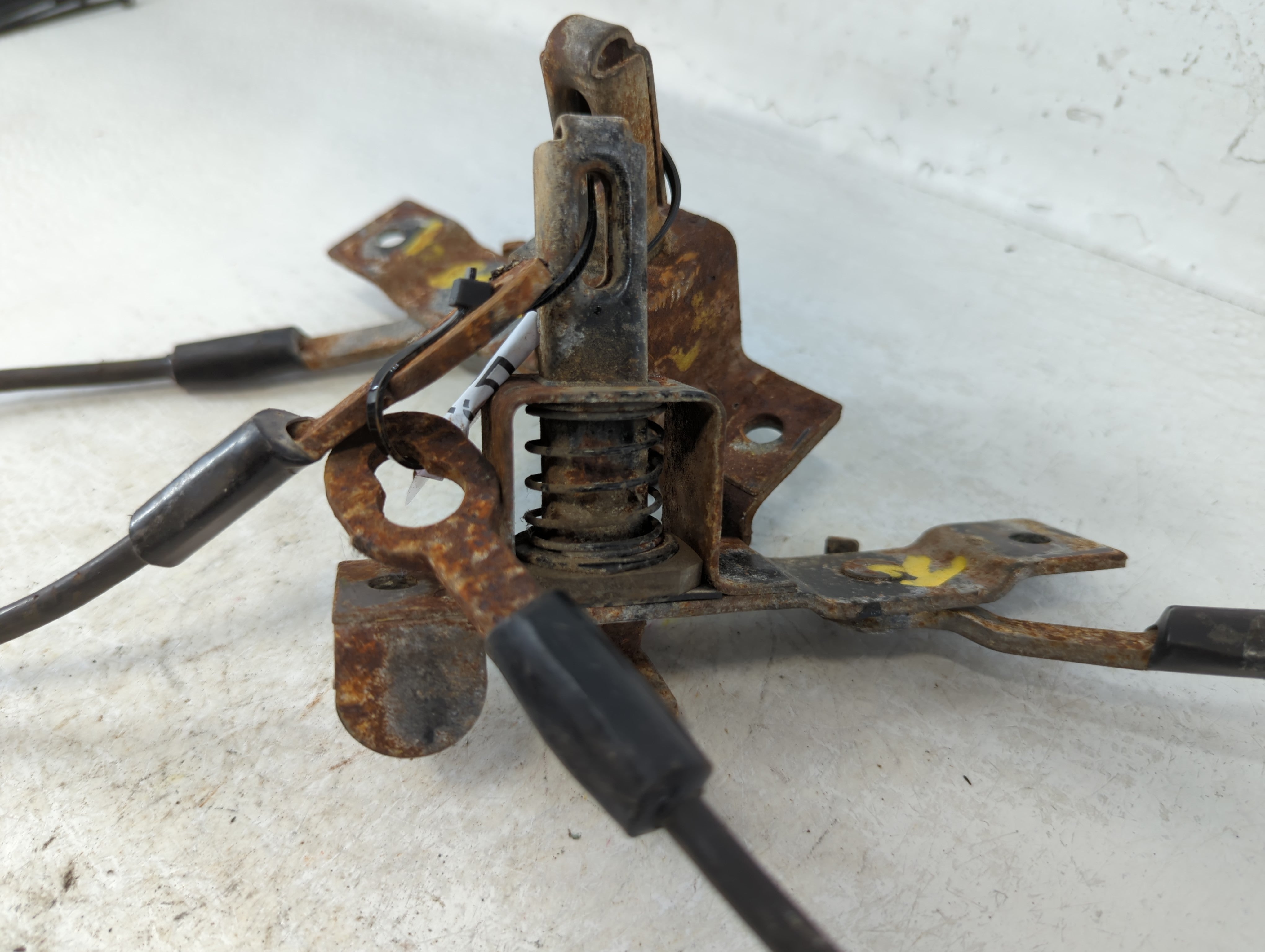 1998 Chevrolet S10 Tailgate Latch - Oemusedautoparts1.com