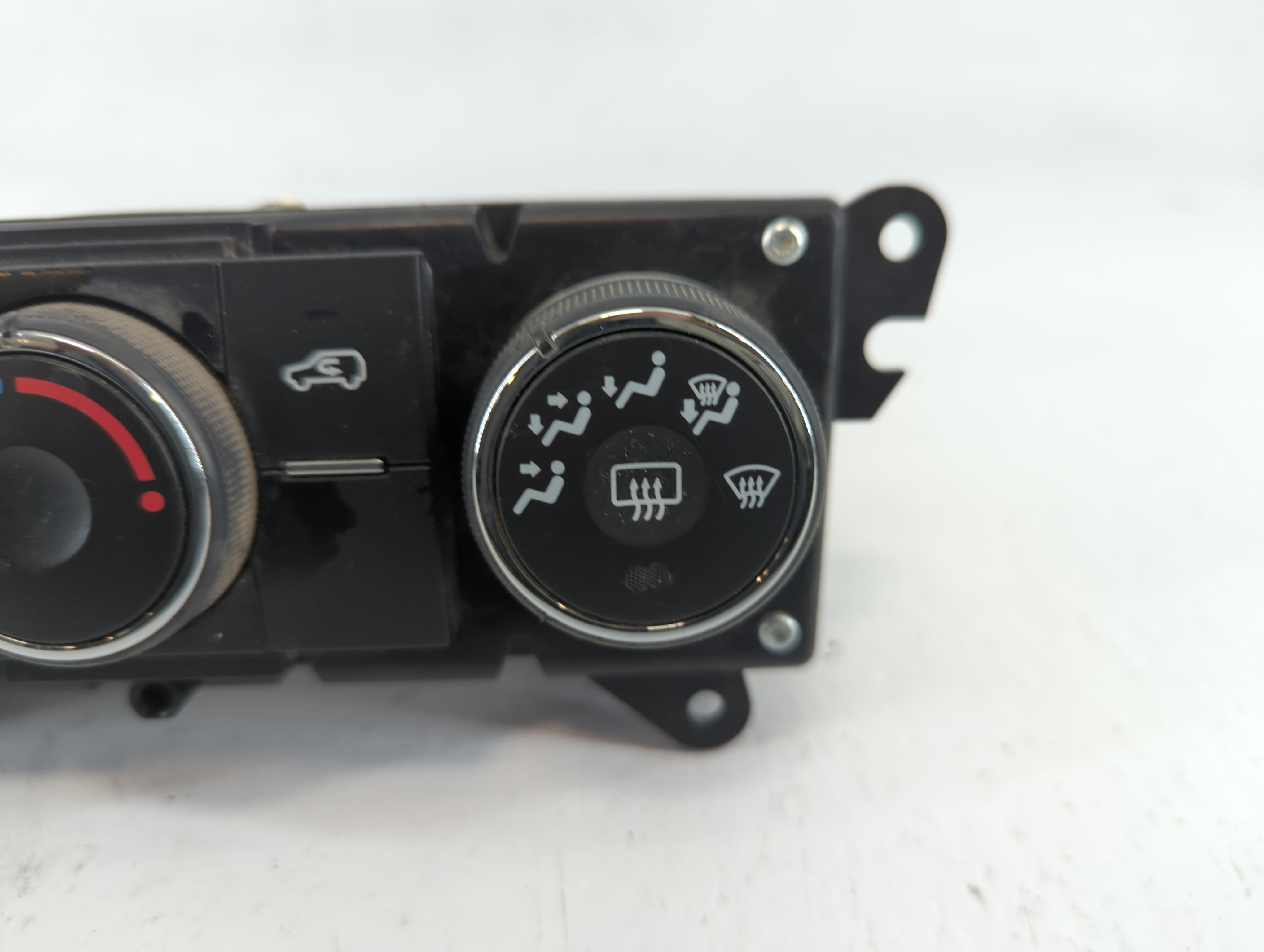 2009 Chevrolet Traverse Climate Control Module Temperature AC/Heater Replacement P/N:25946291 Fits OEM Used Auto Parts - Oemusedautoparts1.com