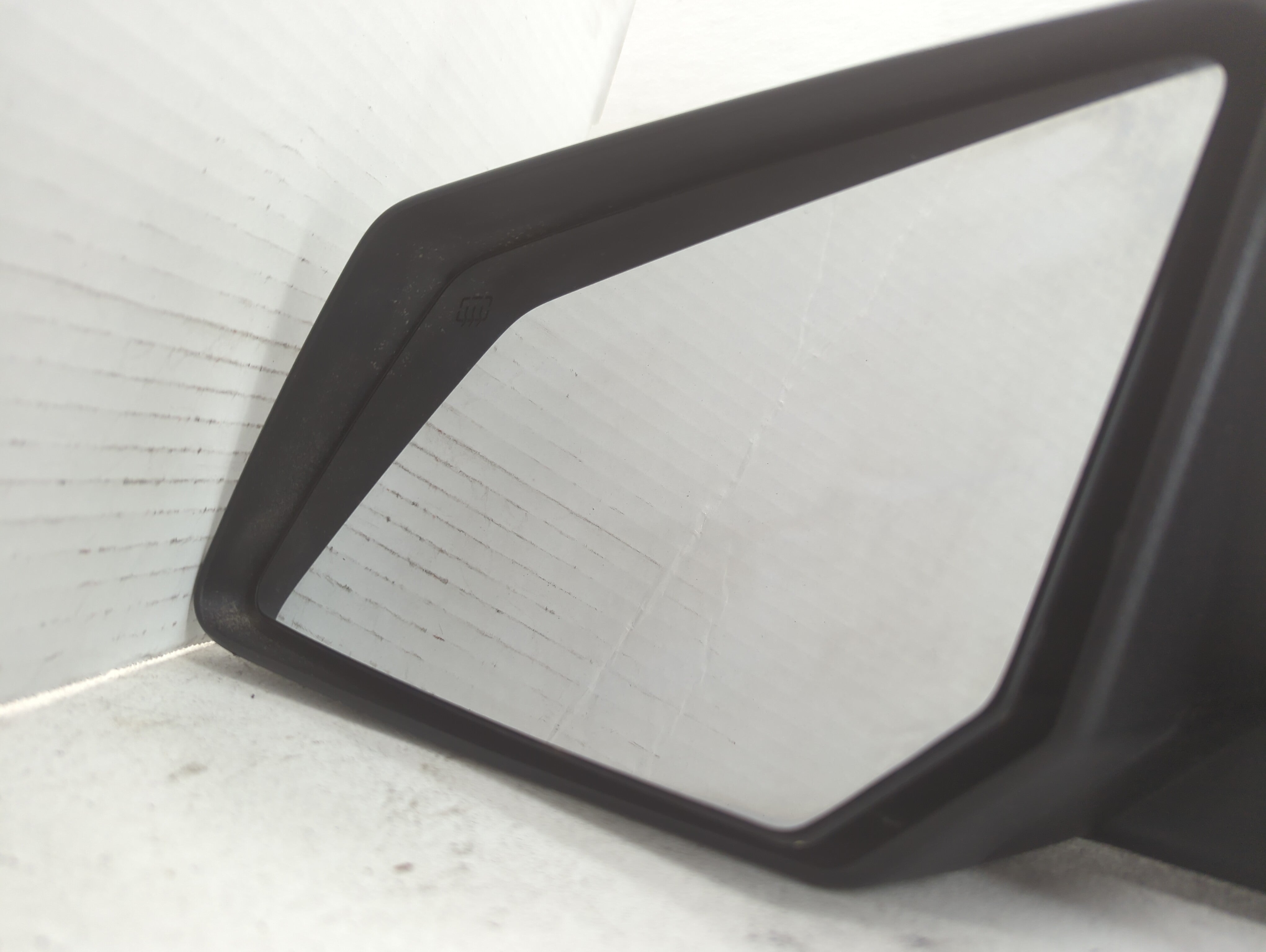 2008 Saturn Outlook Side Mirror Replacement Driver Left View Door Mirror P/N:25883568 Fits OEM Used Auto Parts - Oemusedautoparts1.com